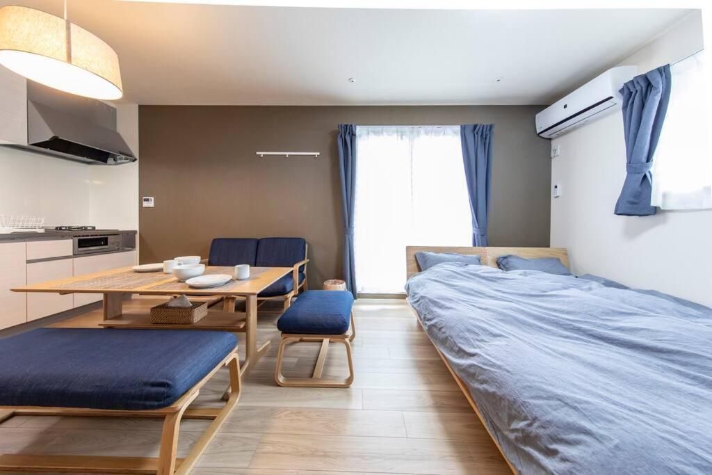 One-Bedroom Apartment - Photo 6