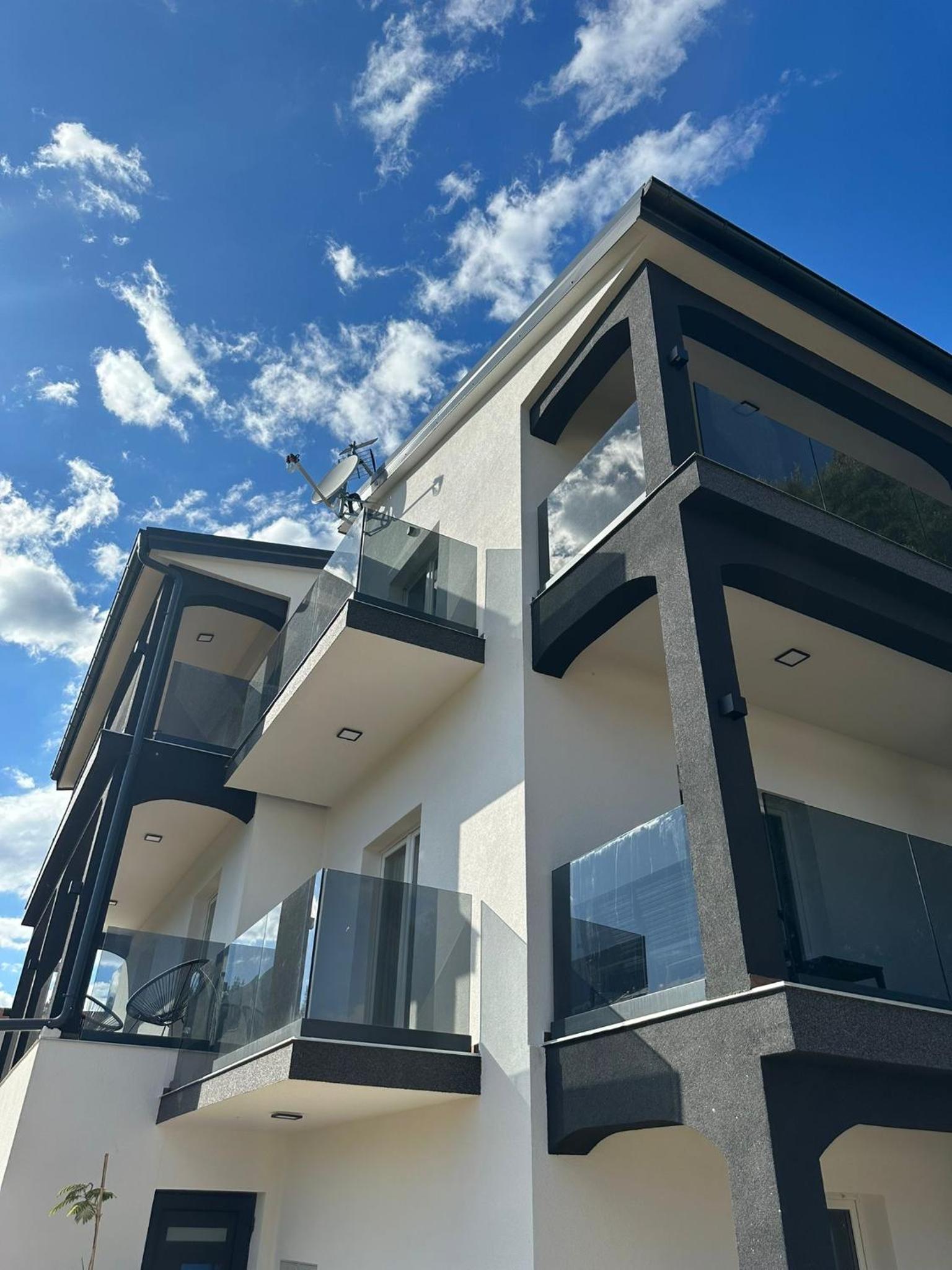 Two-Bedroom Deluxe Apartment with Balcony photo 2