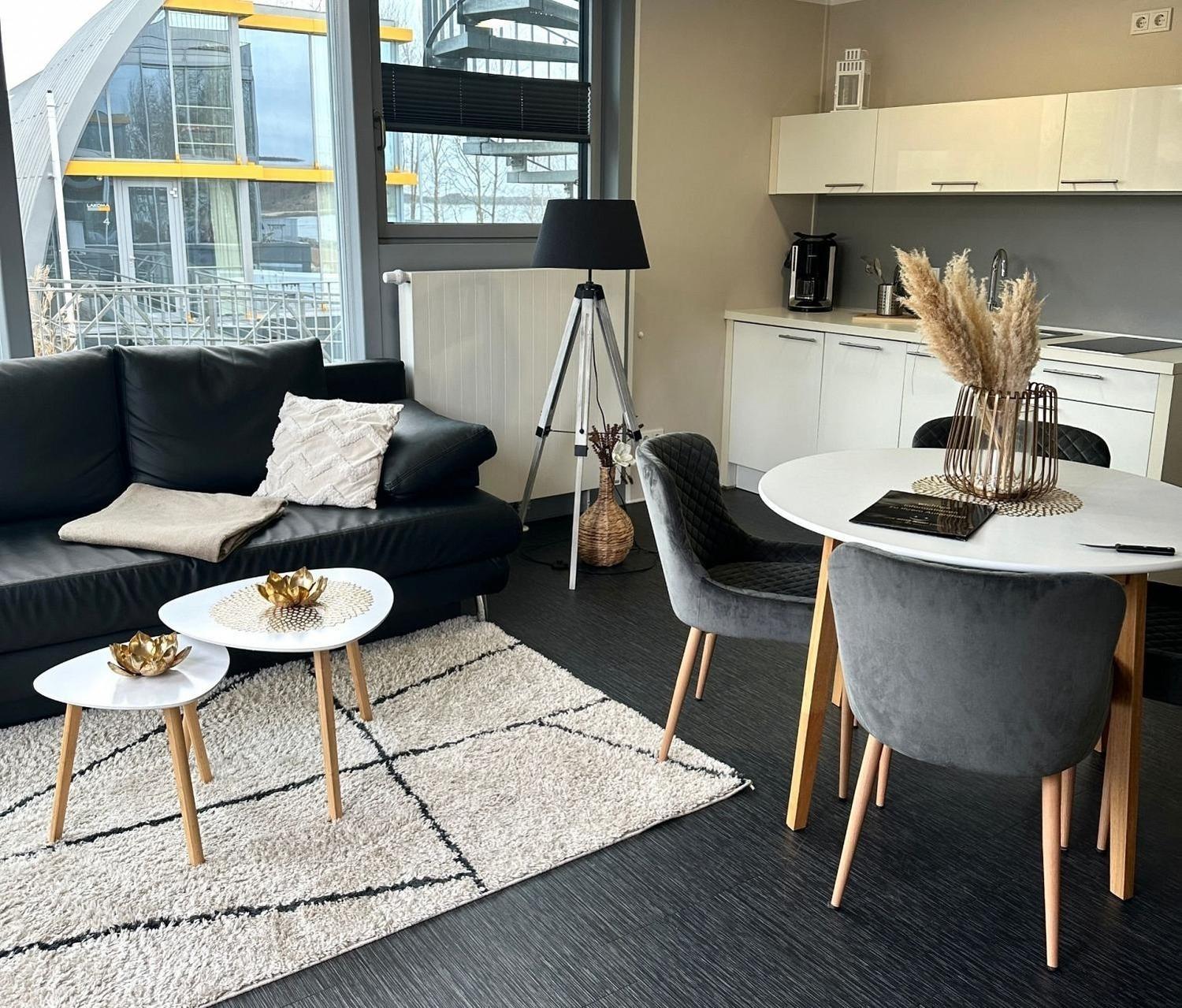 Apartment photo 2