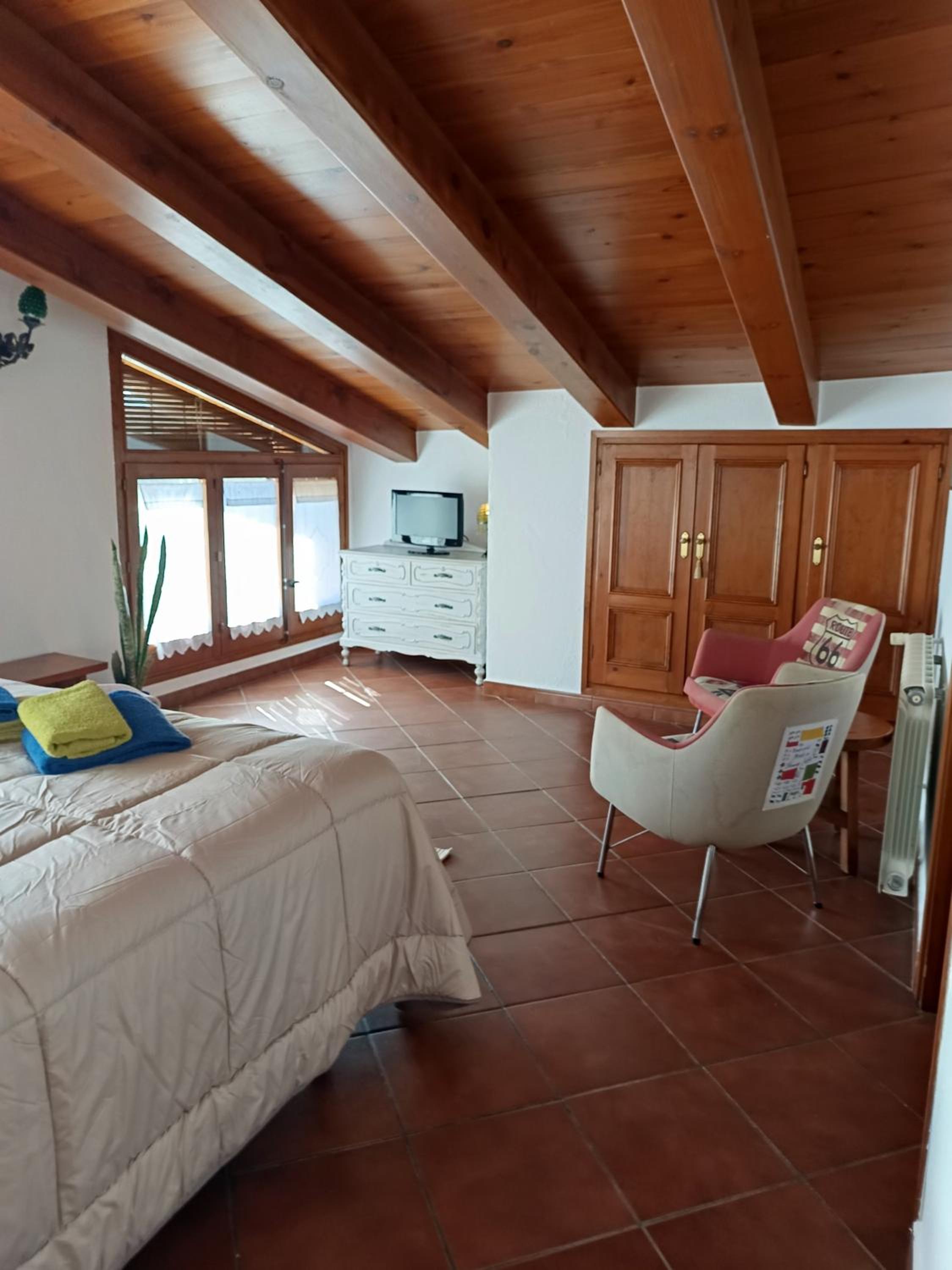 Deluxe Room - Photo 5
