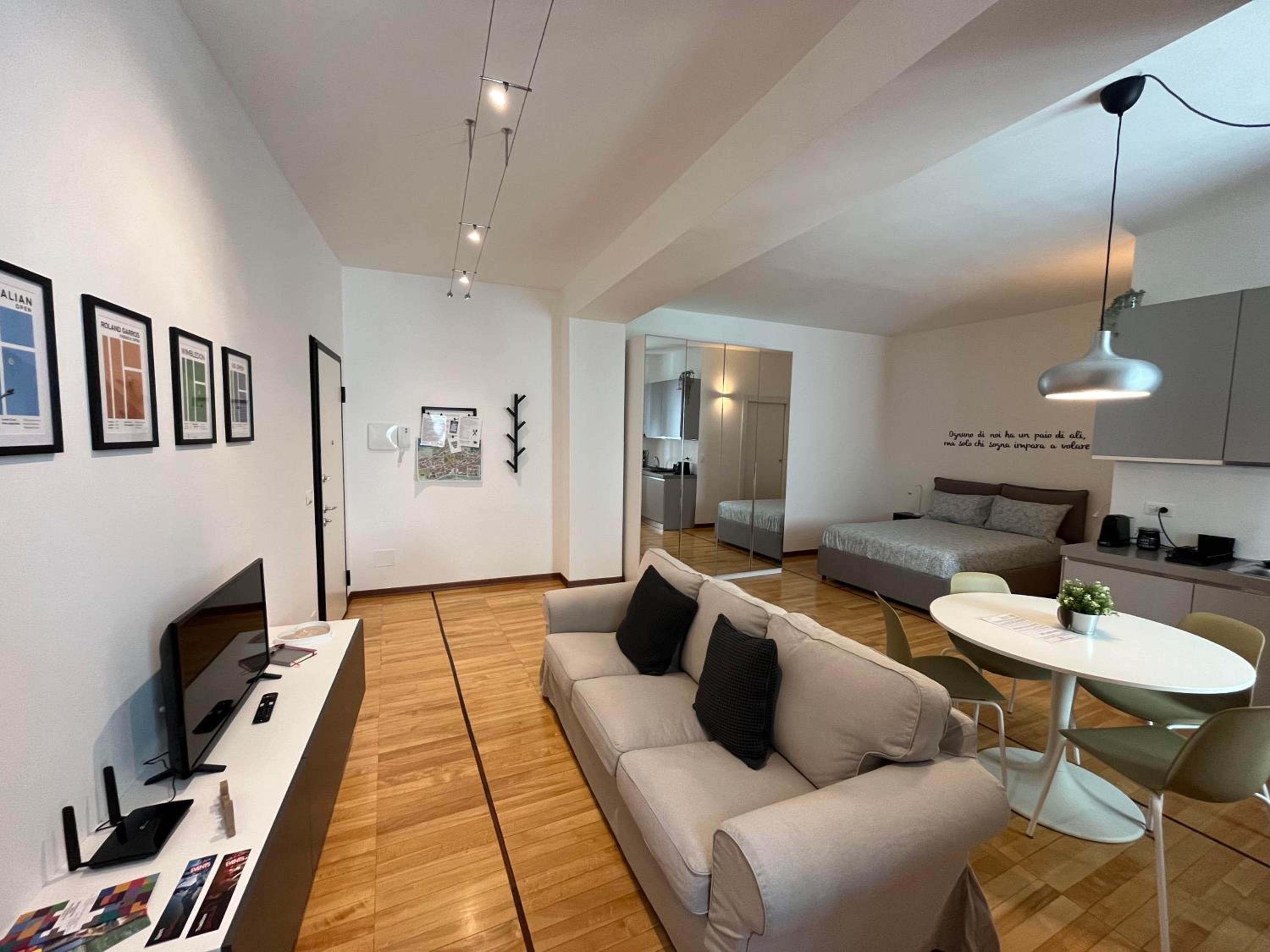 One-Bedroom Apartment photo 1