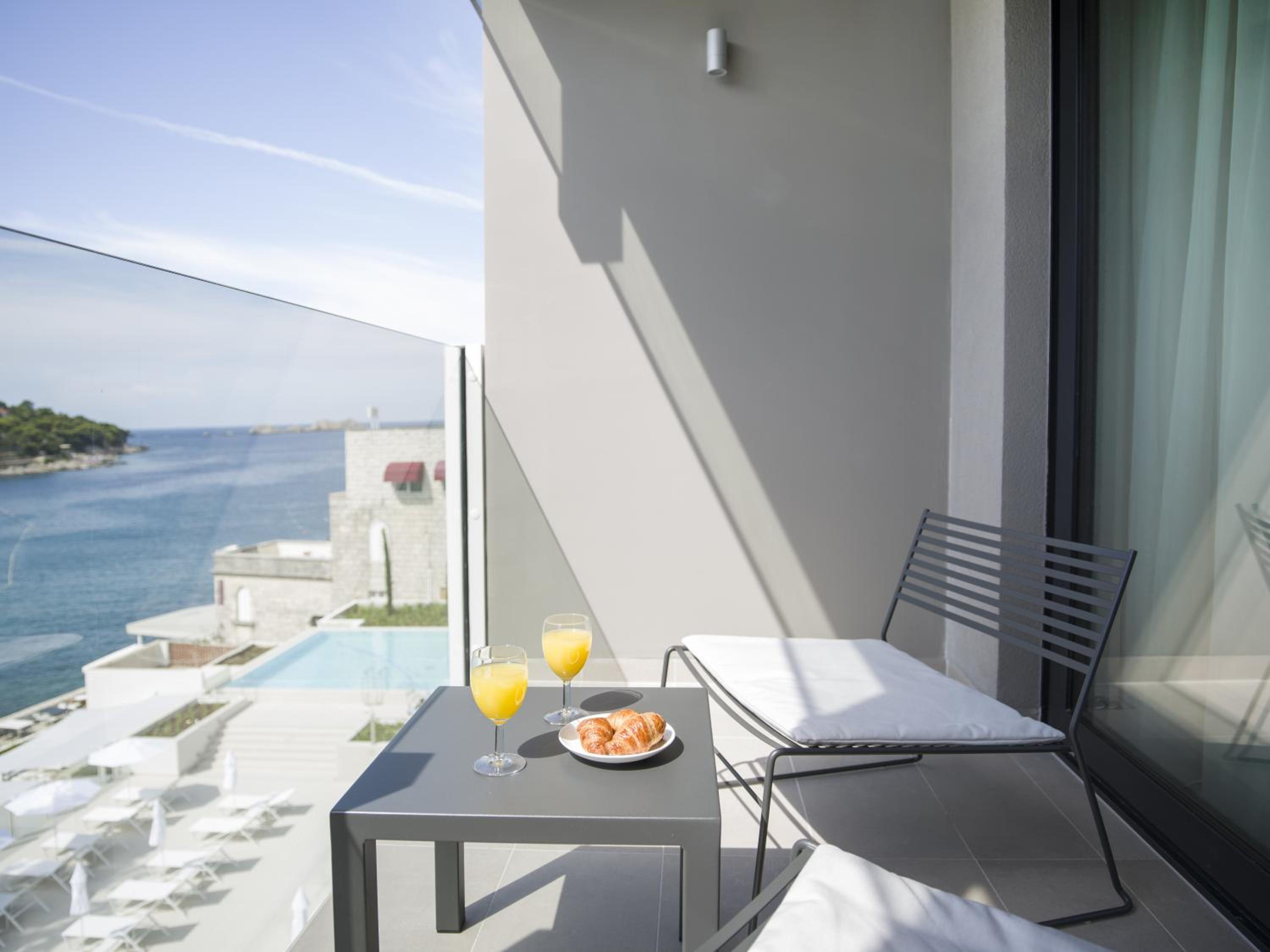 Balcony & Terrace