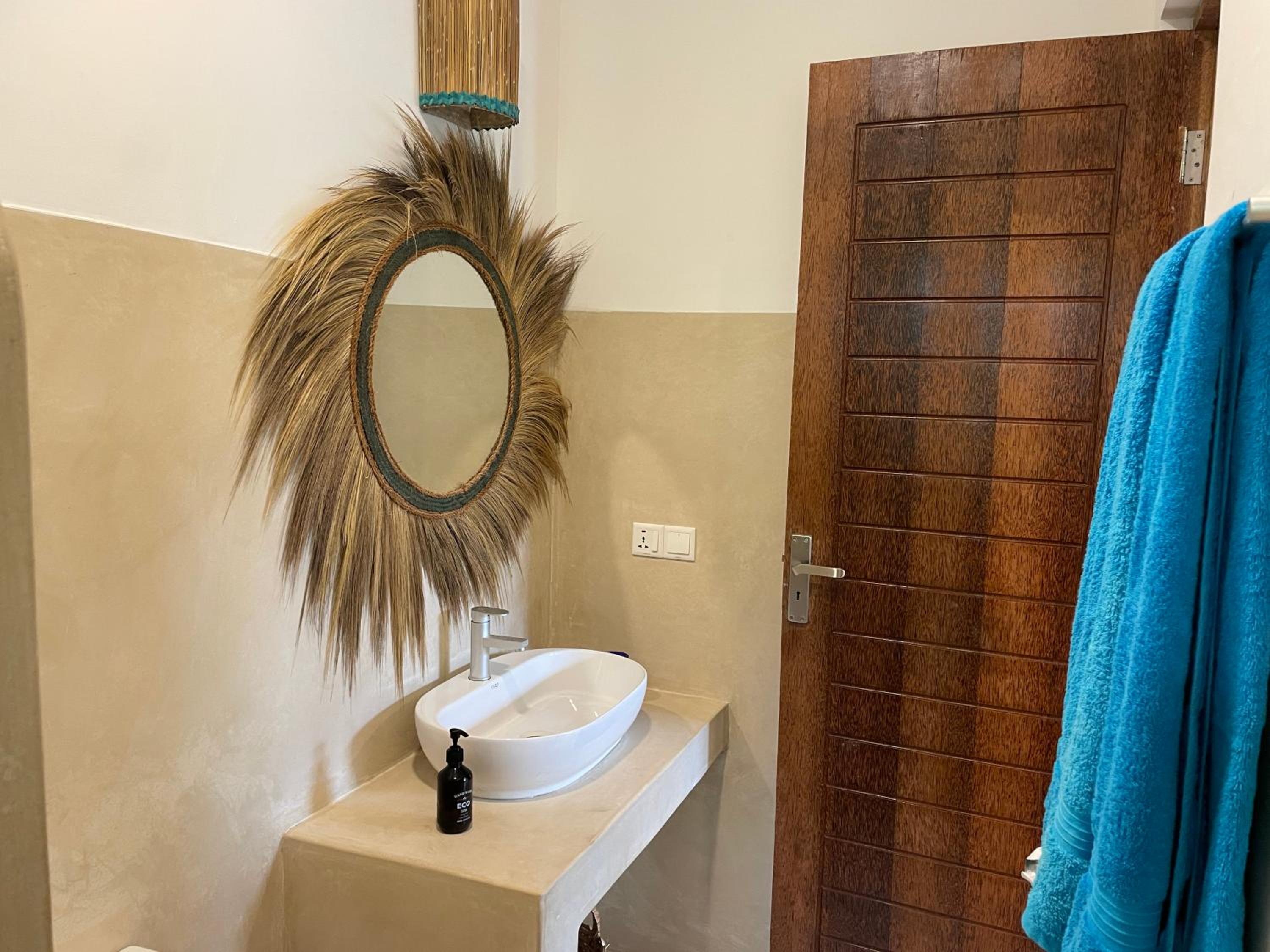Deluxe King Suite - Photo 88