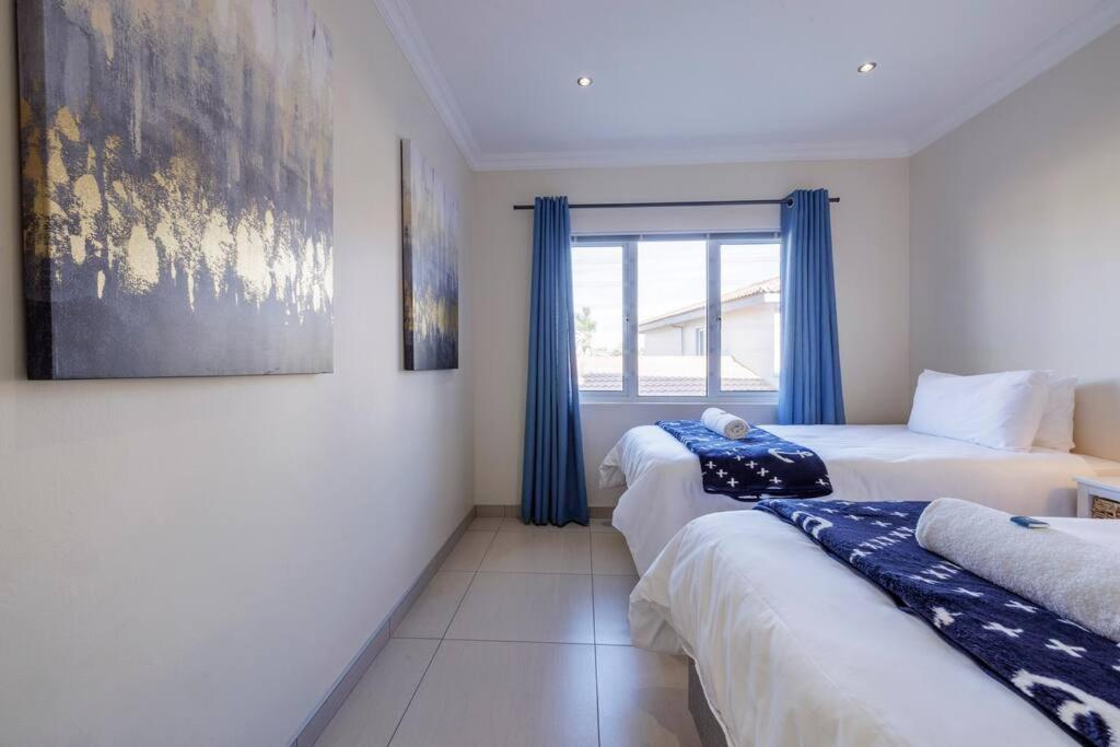 Three-Bedroom Apartment photo 3