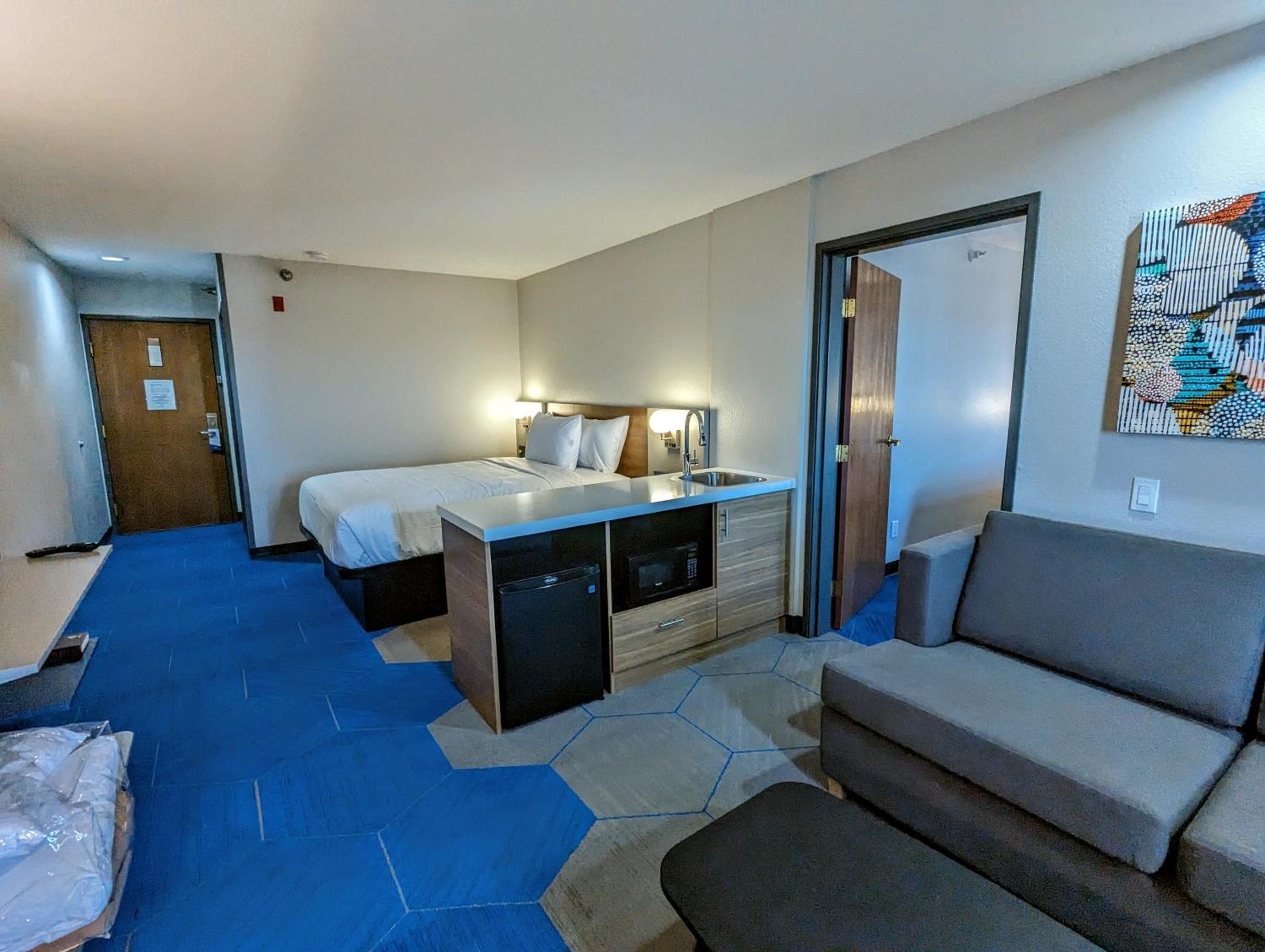 Family Suite 2 Queen Beds Non Smoking - Photo 2