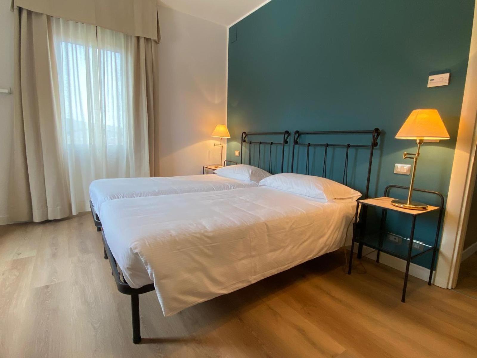 Double Room (1 Adult) - Photo 1