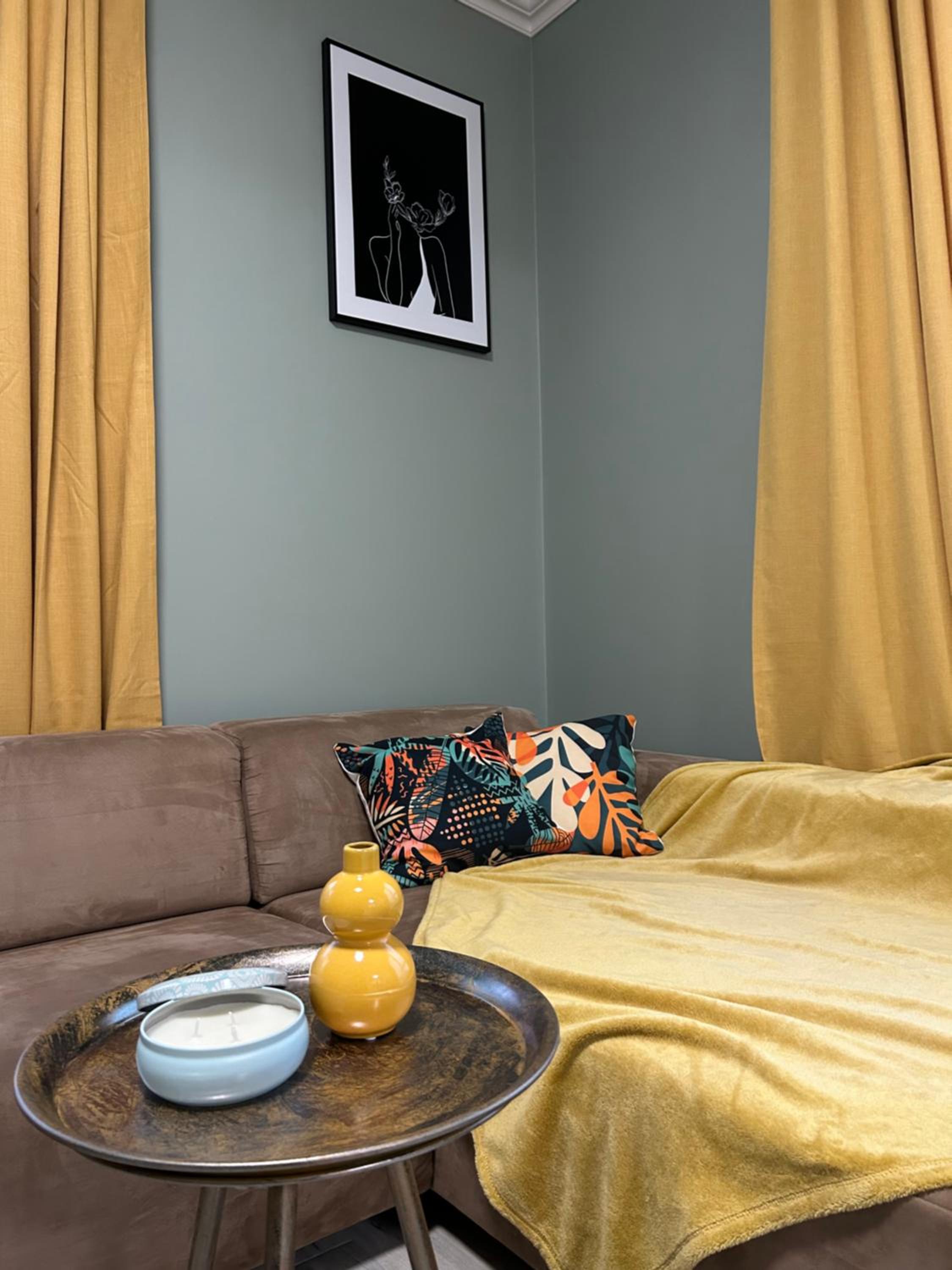 One-Bedroom Apartment photo 1