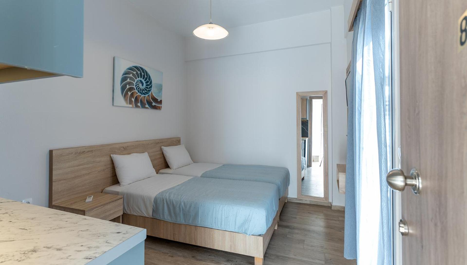 Deluxe Twin Room with Sea View - Photo 7