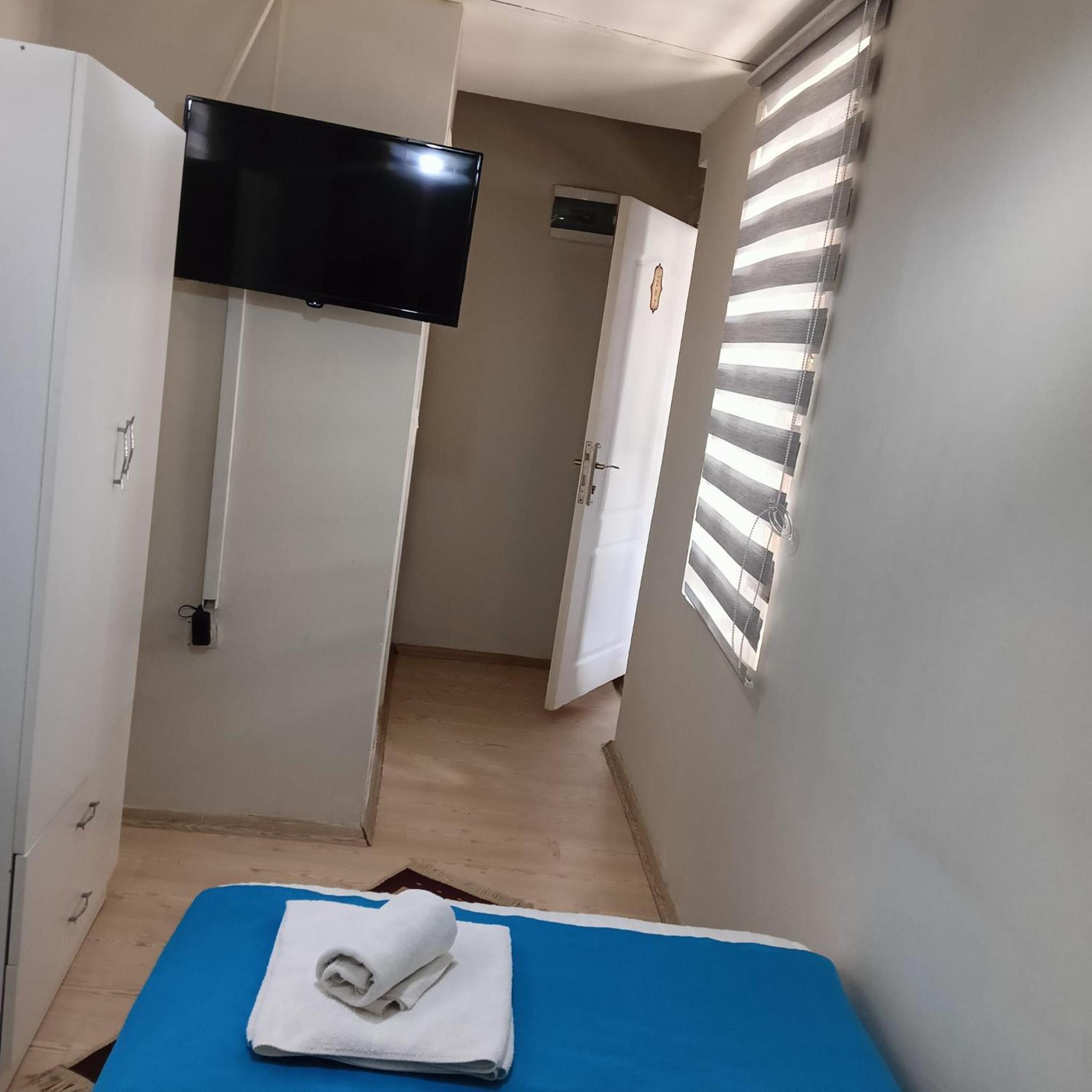 Small Single Room photo 3