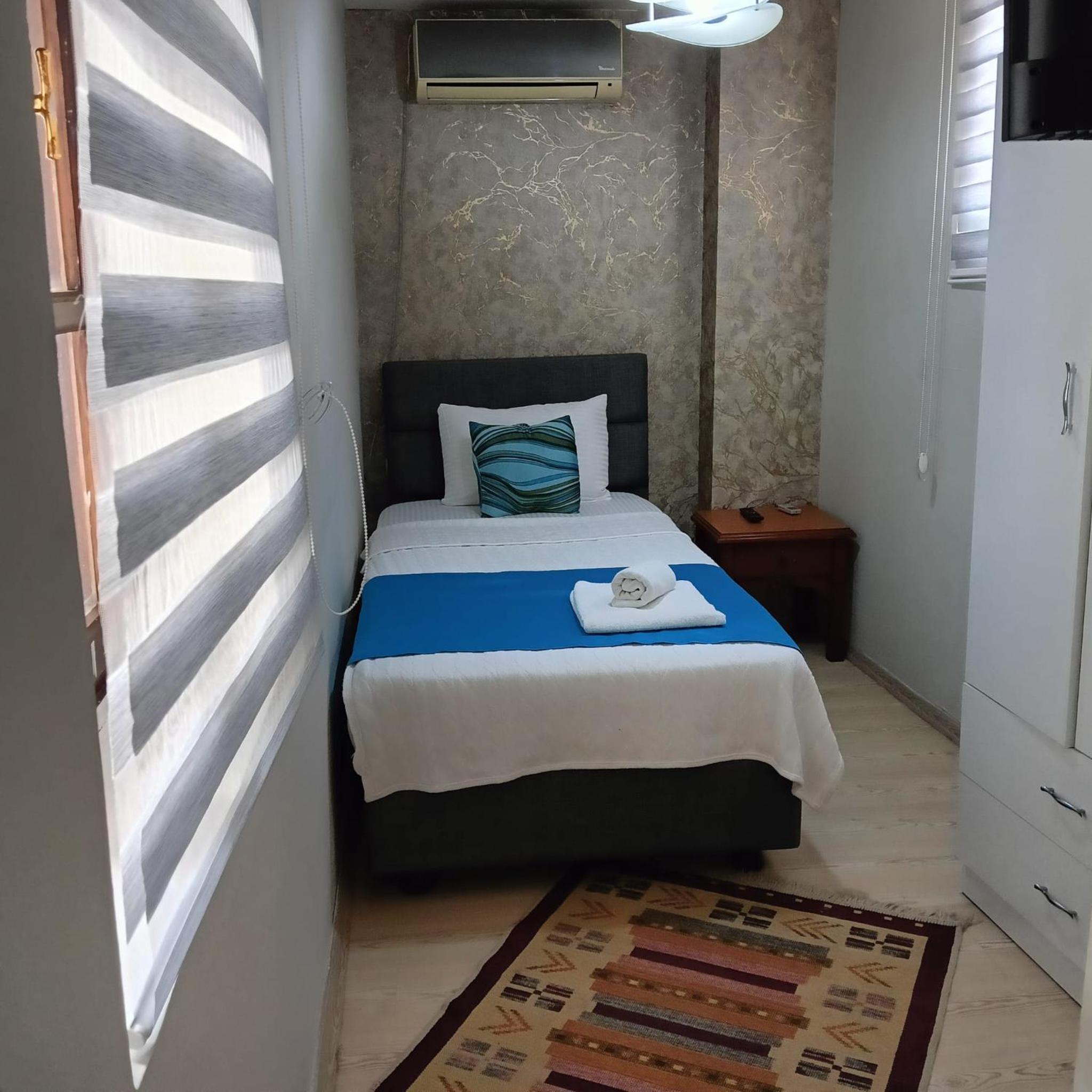 Small Single Room photo 1