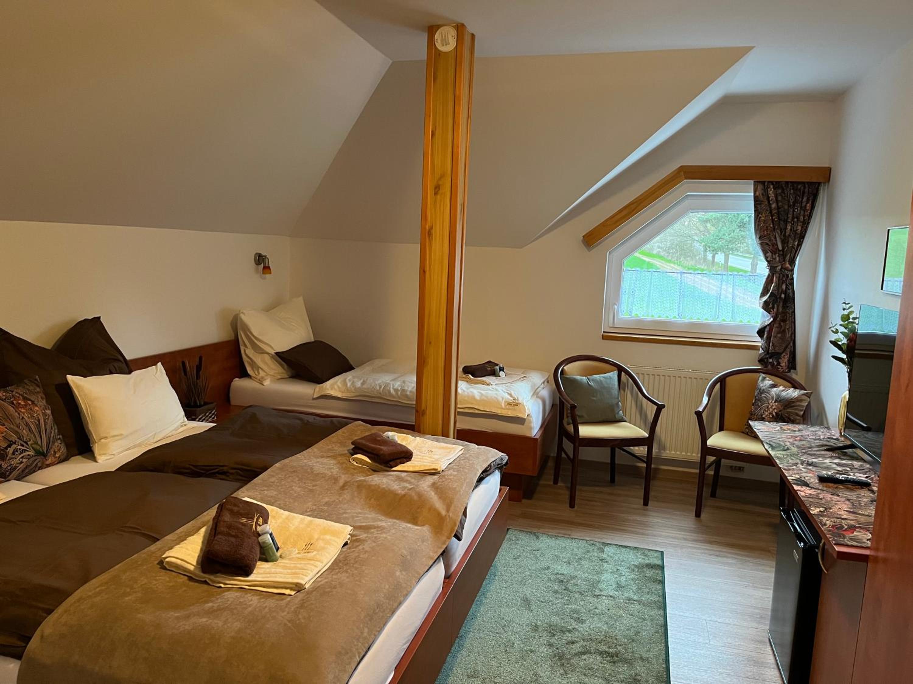 Deluxe Double or Twin Room - Photo 2