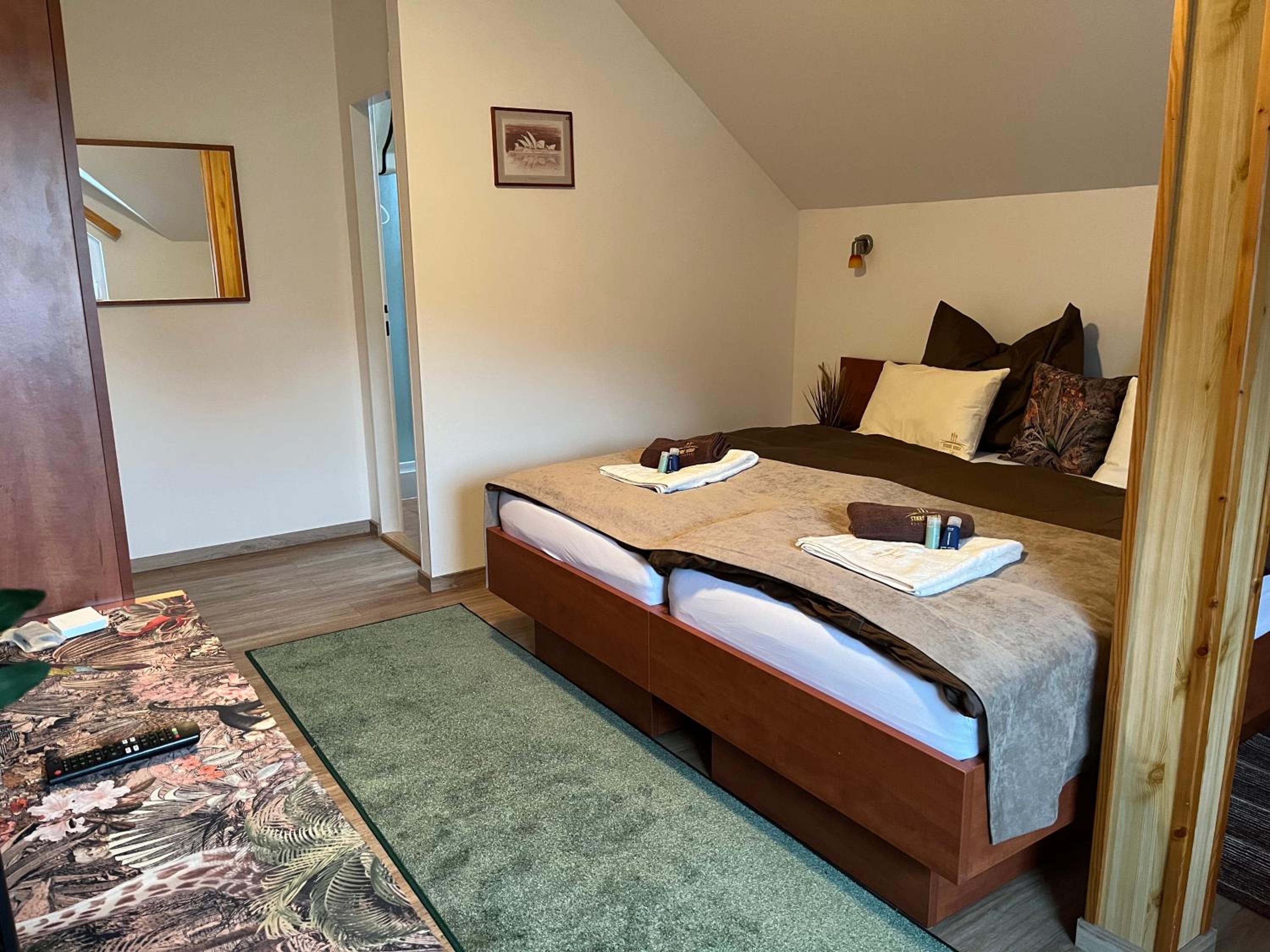 Deluxe Double or Twin Room - Photo 4