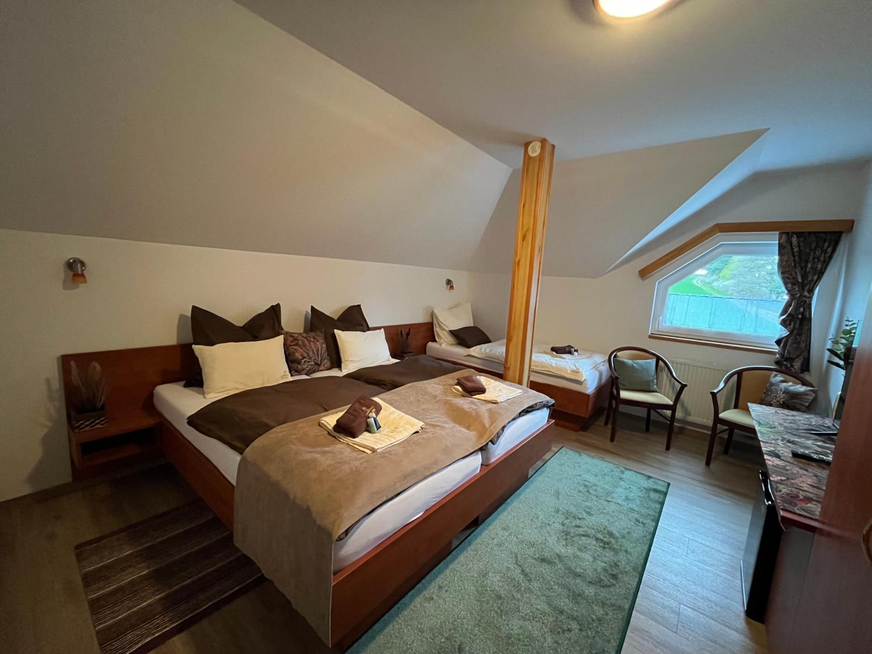Deluxe Double or Twin Room - Photo 5