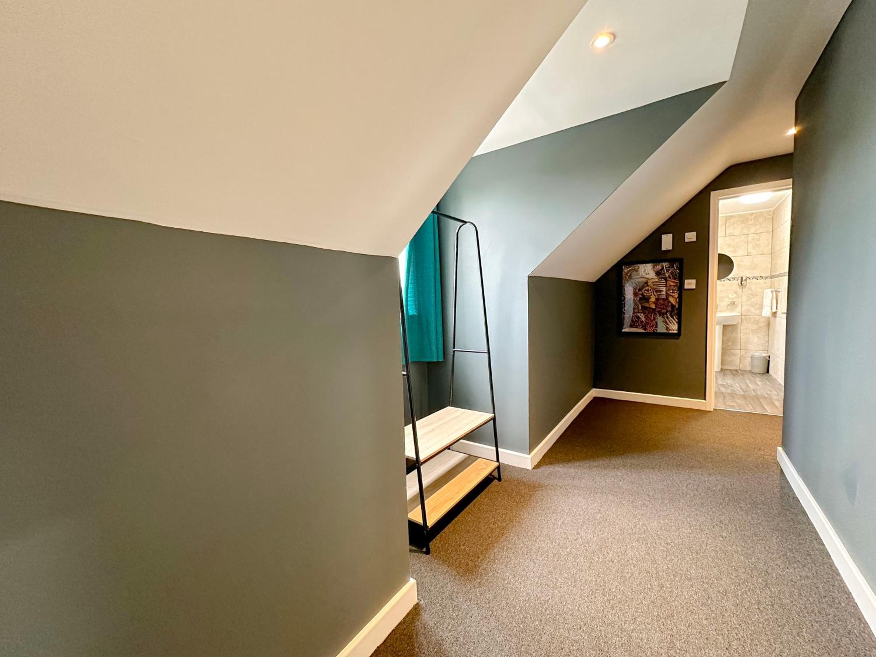 One-Bedroom Apartment photo 3