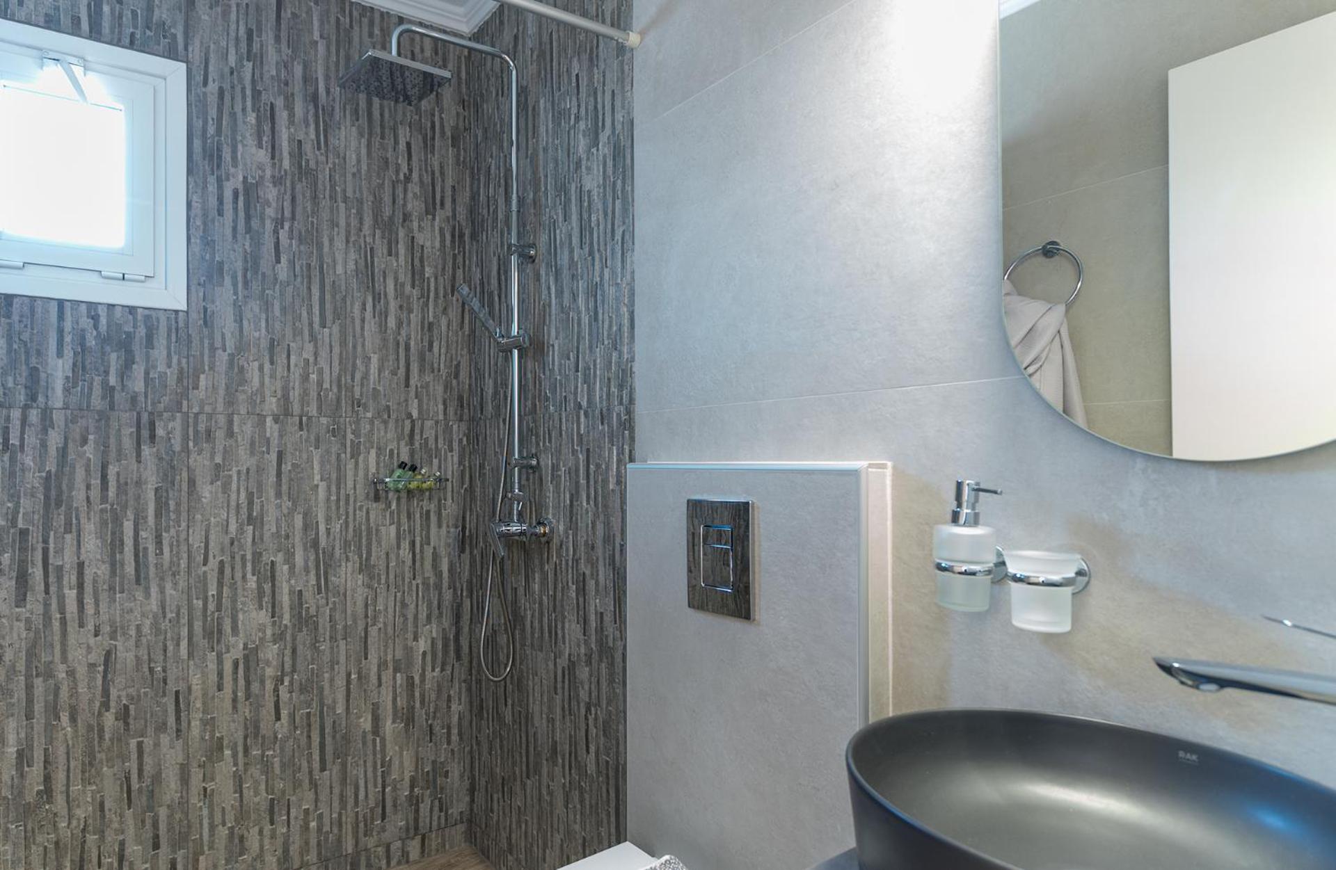 Deluxe Double Room with Side Sea View - Photo 7