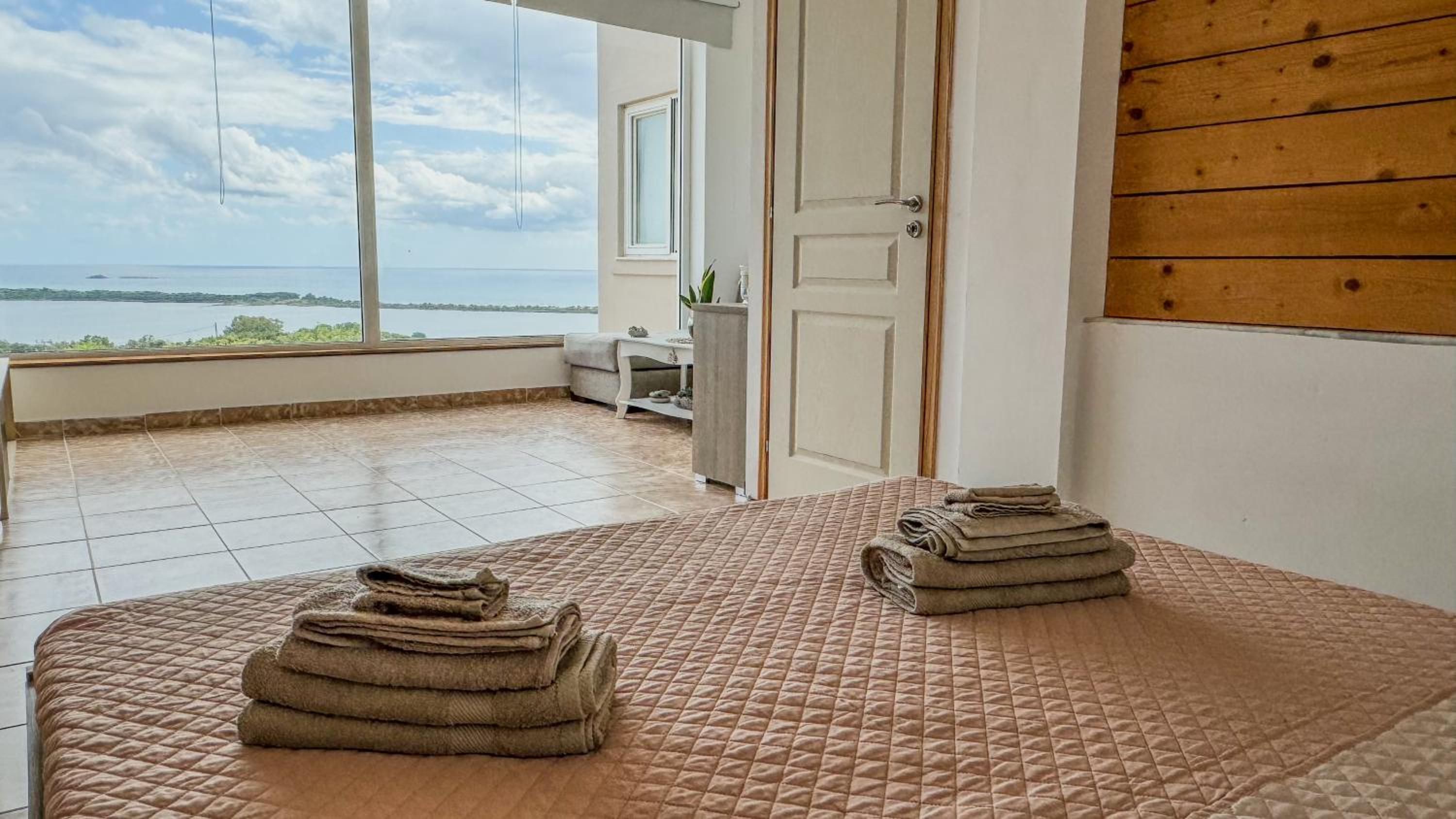 Three-Bedroom Villa photo 1