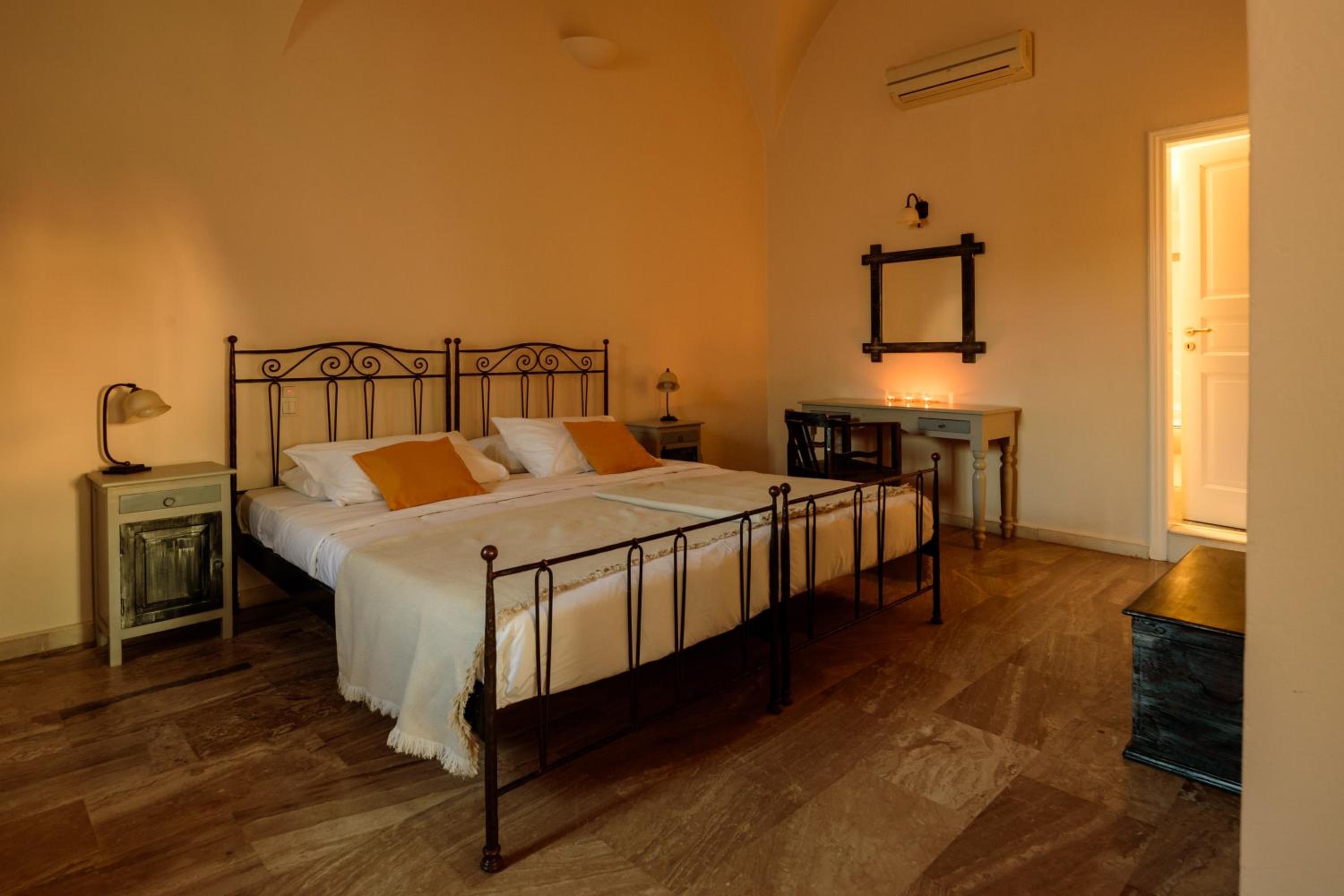 2 Bedroom Maisonette photo 2