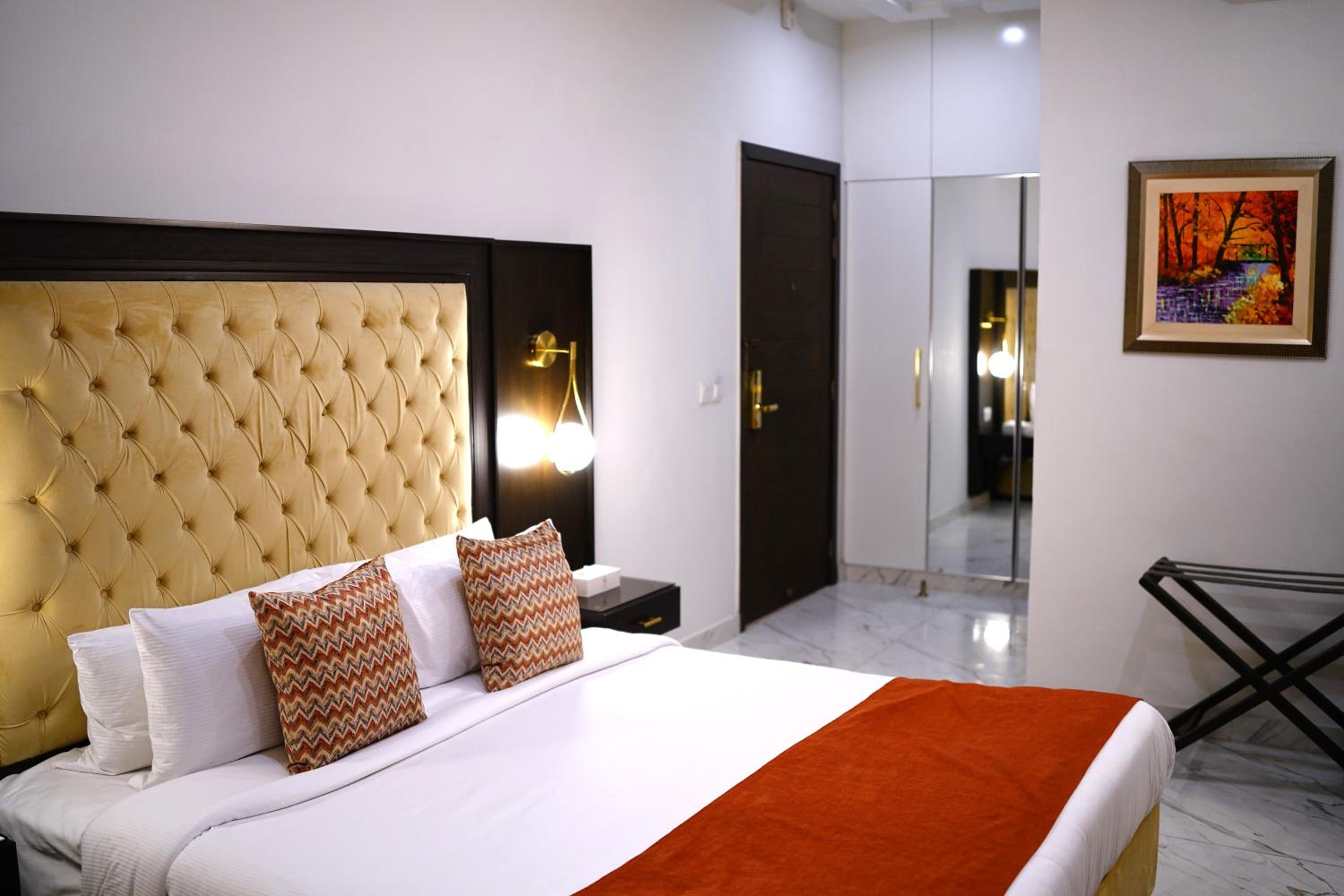 Executive Room - Photo 7