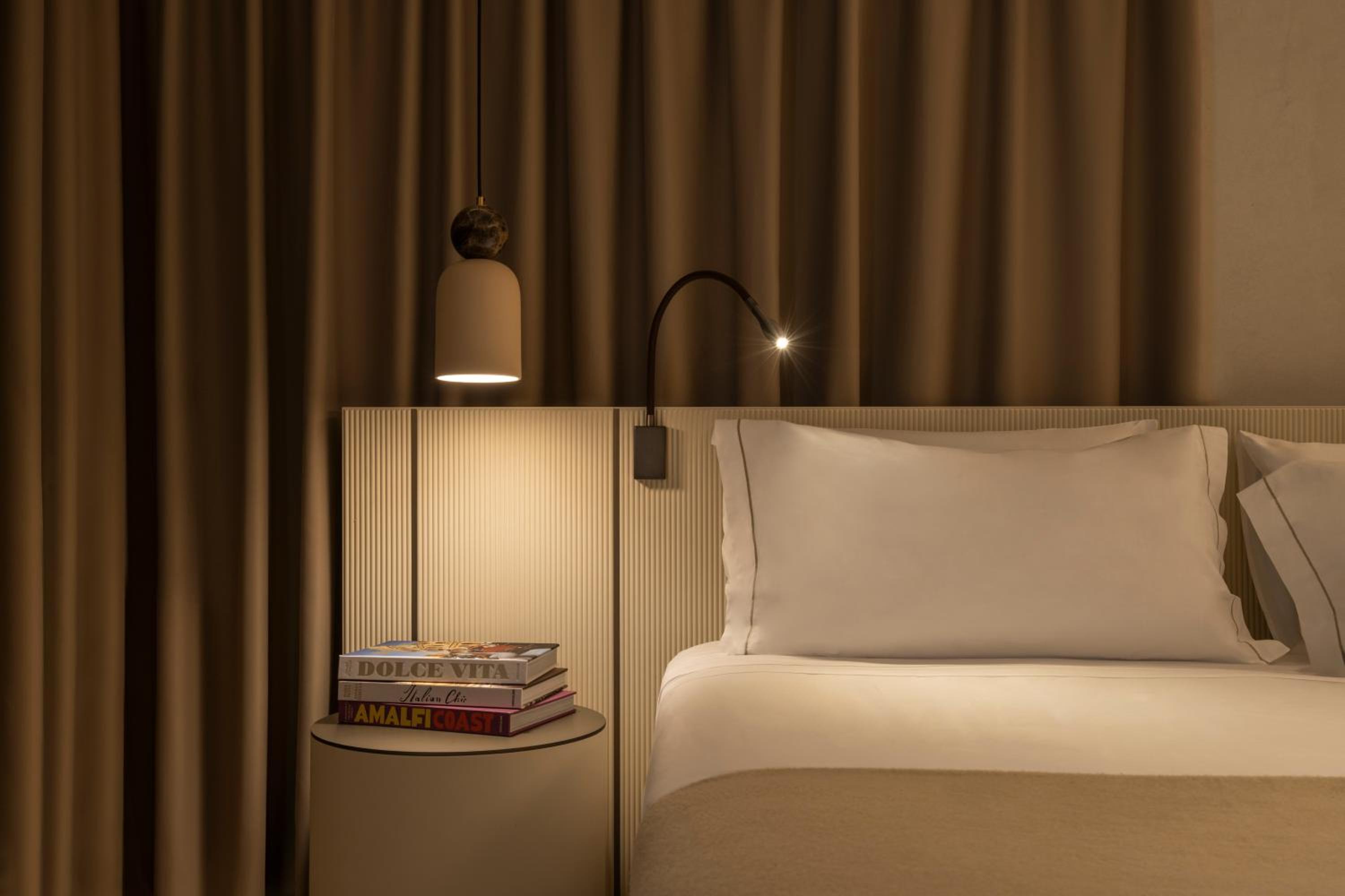 Suite - Photo 9