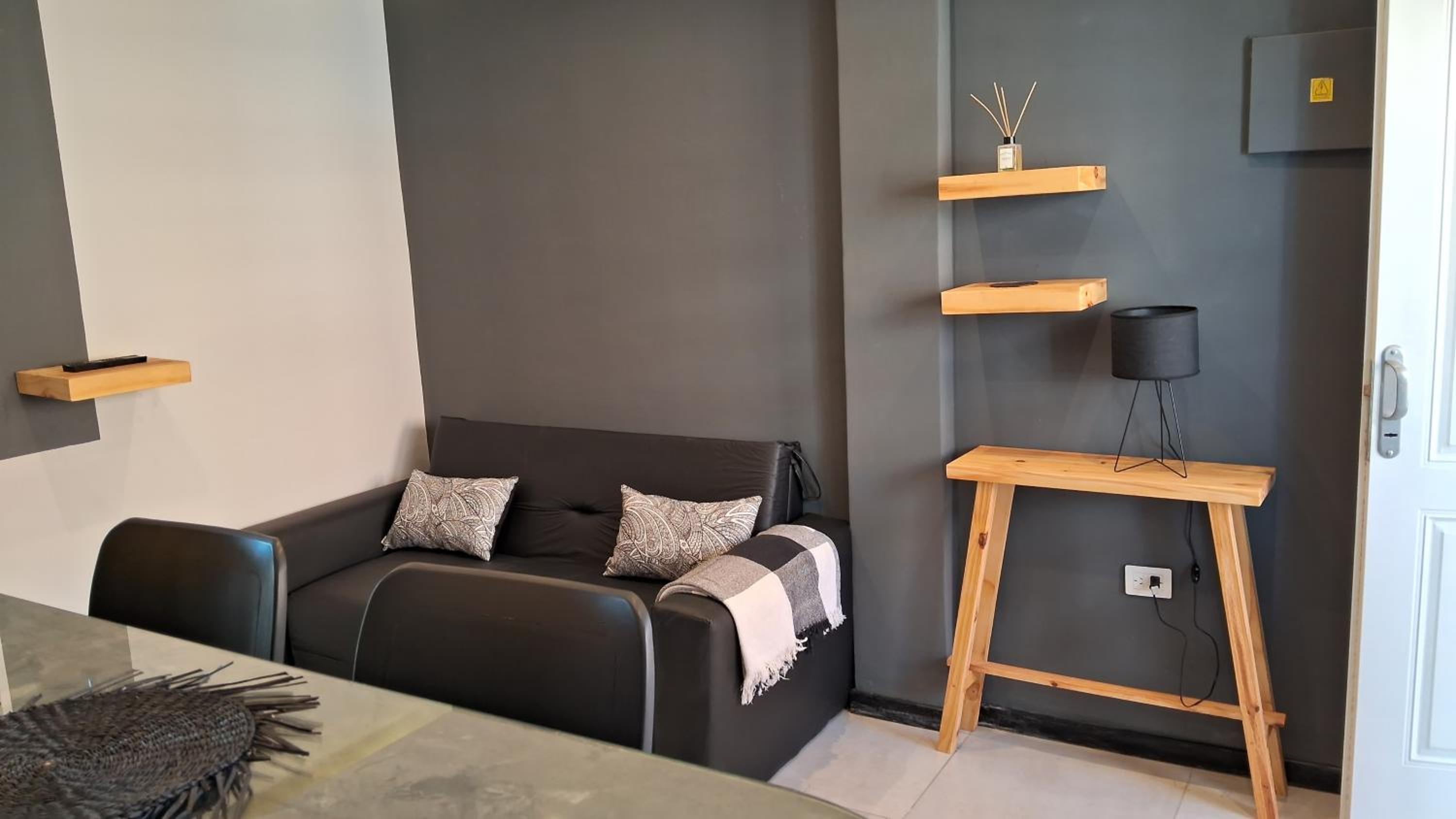 One-Bedroom Apartment photo 1