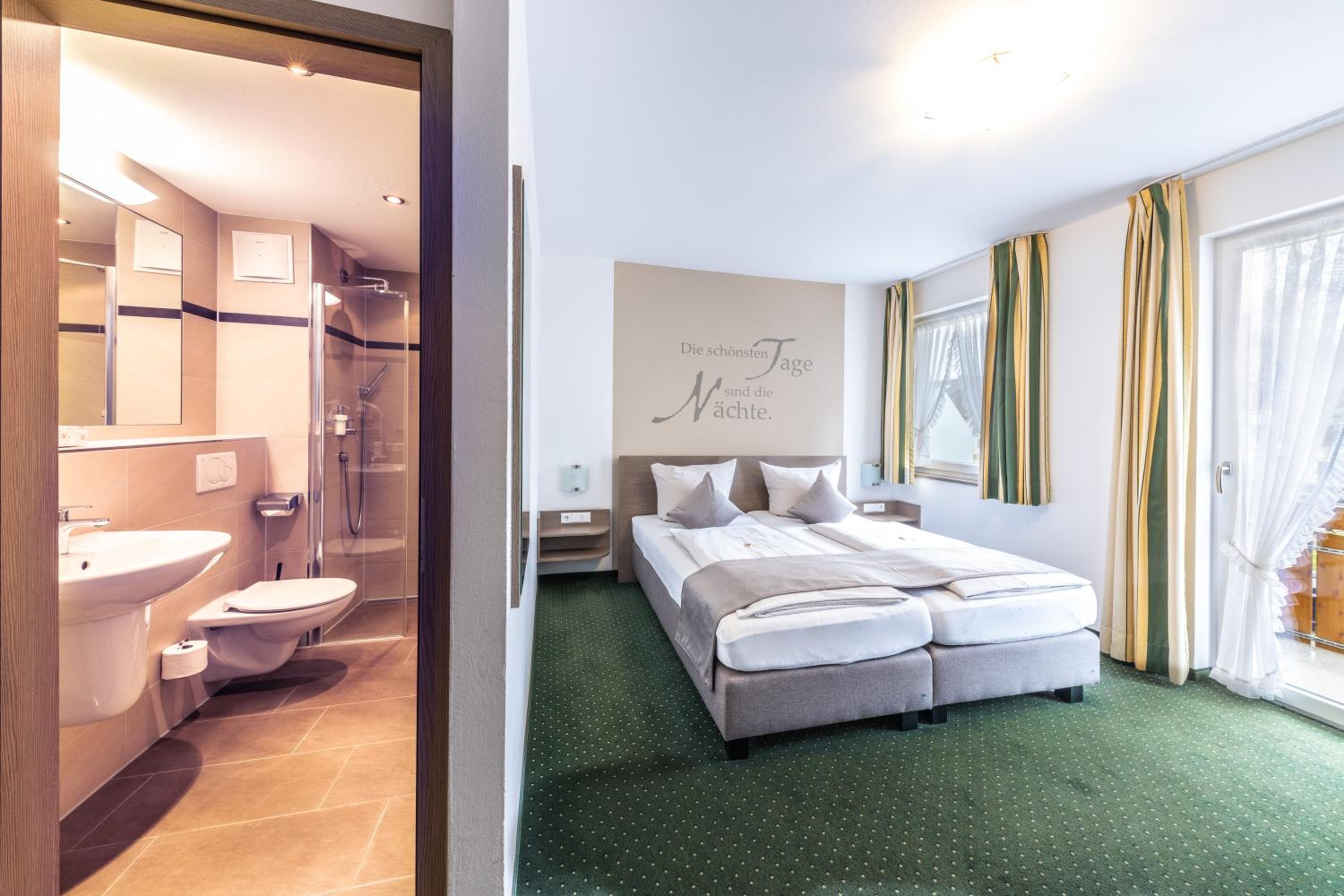 Comfort Double Room with Balcony and Elevator - Photo 6
