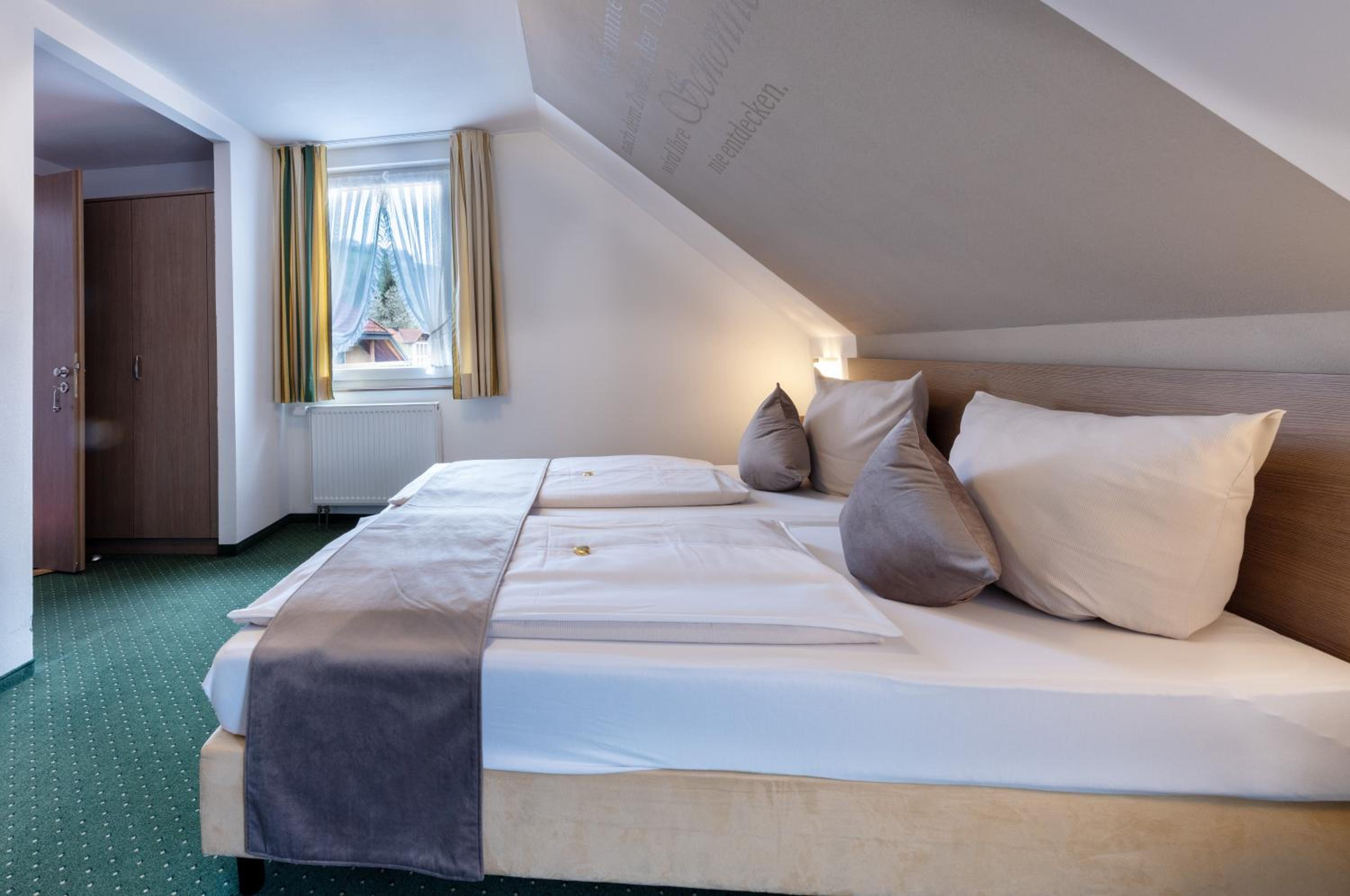 Comfort Double Room with Balcony and Elevator - Photo 5