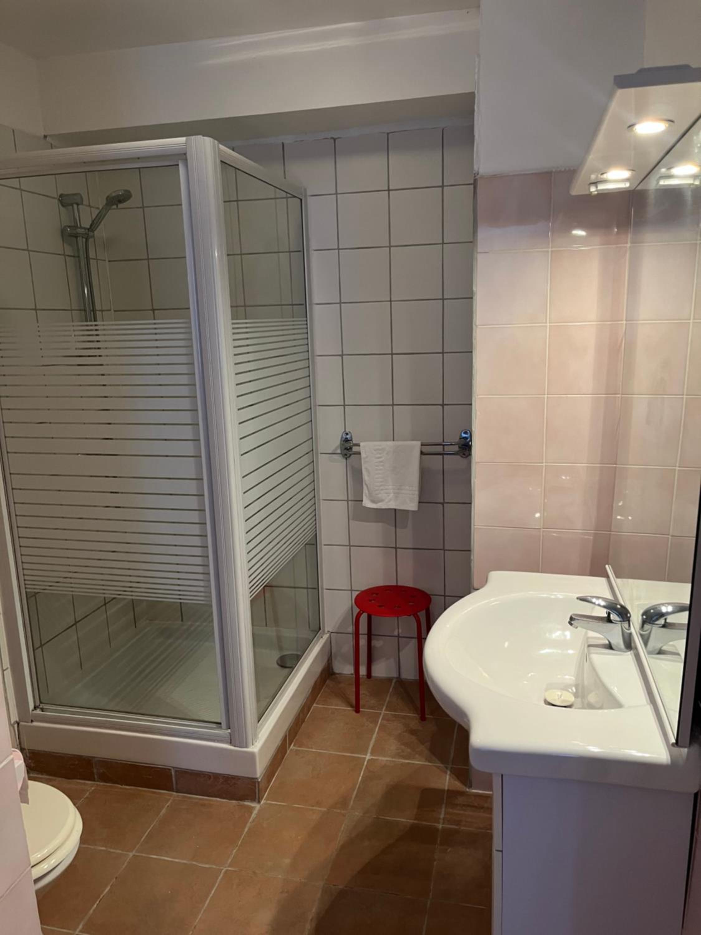 Standard Twin Room - Photo 1