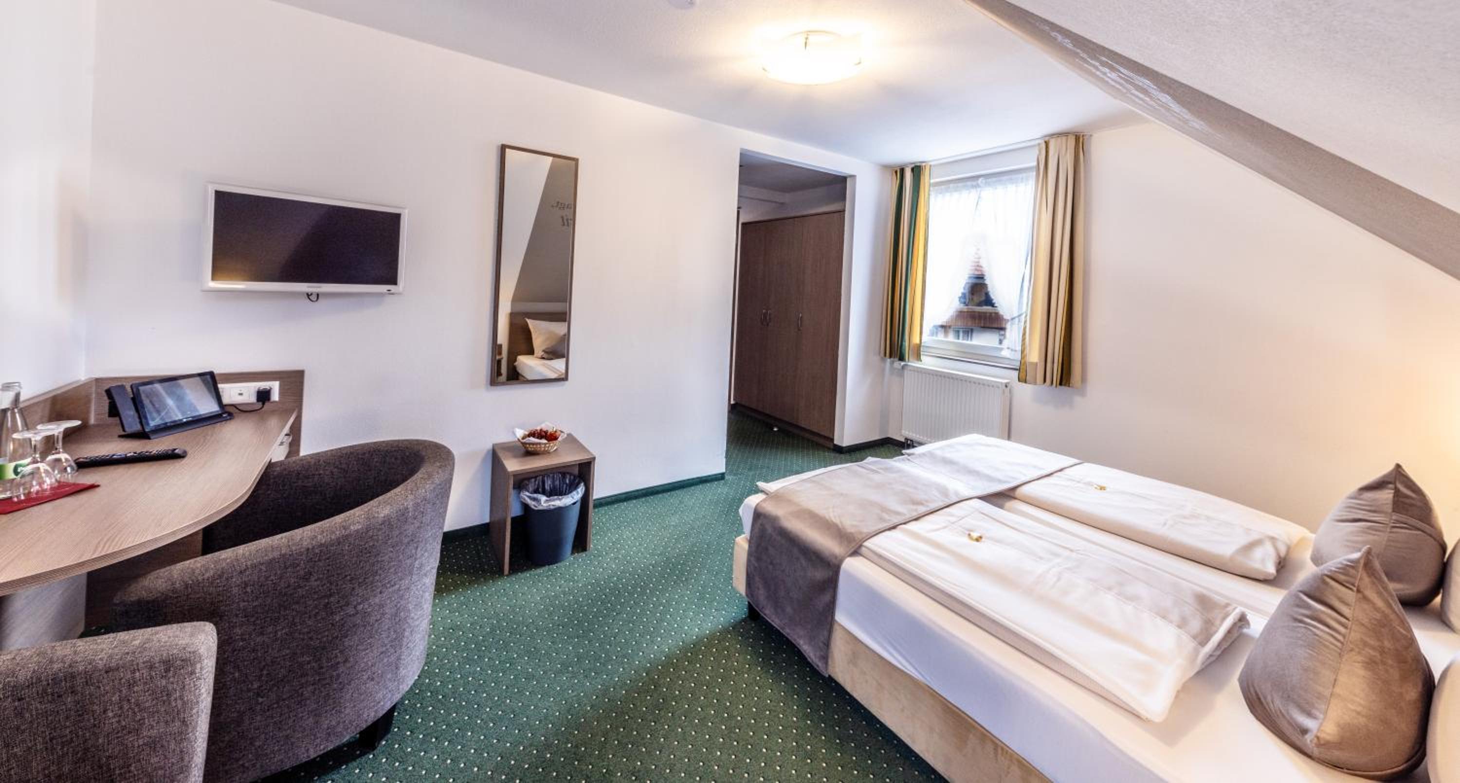 Comfort Double Room with Balcony and Elevator - Photo 3