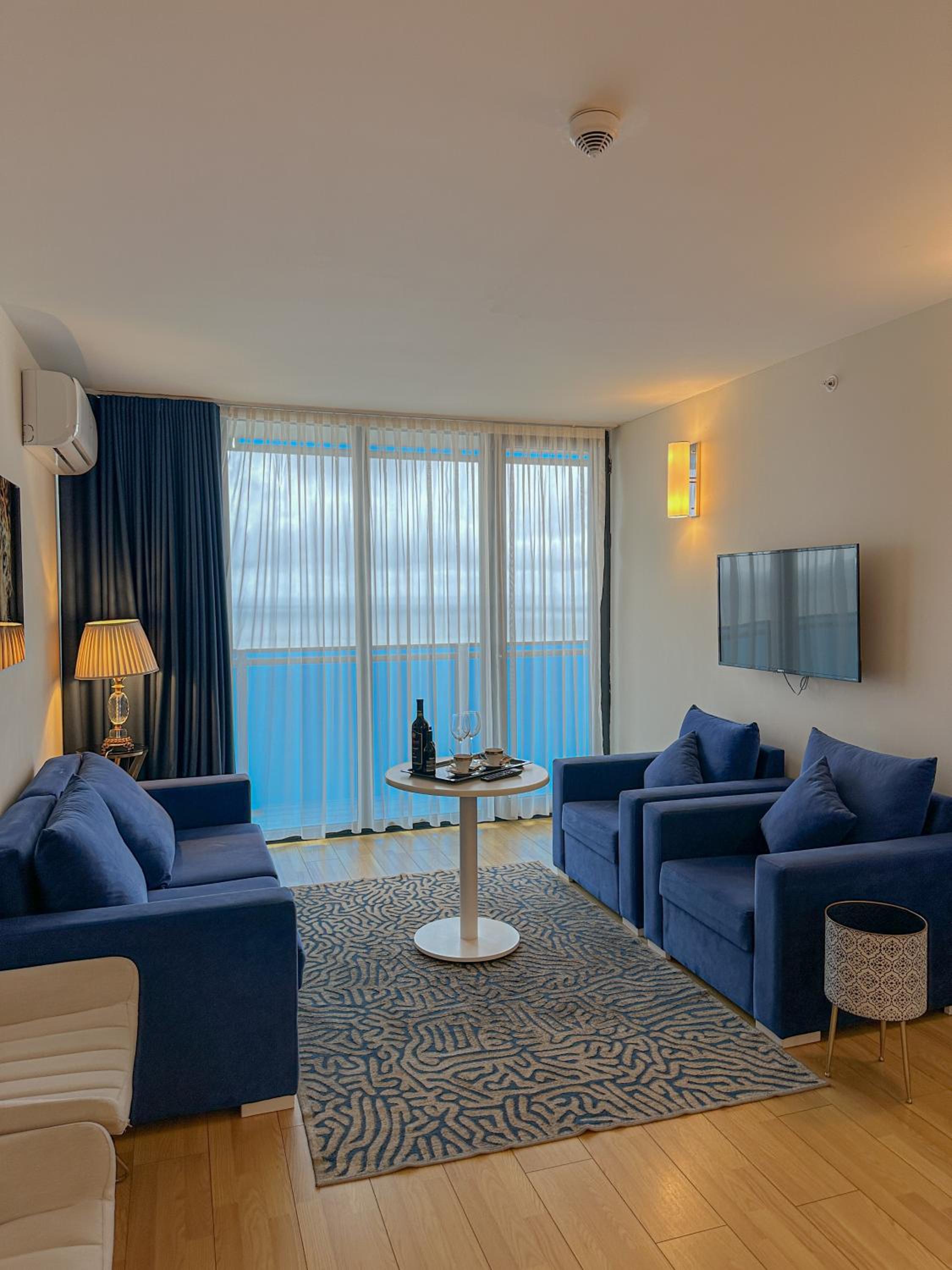 Apartment with Sea View photo 2