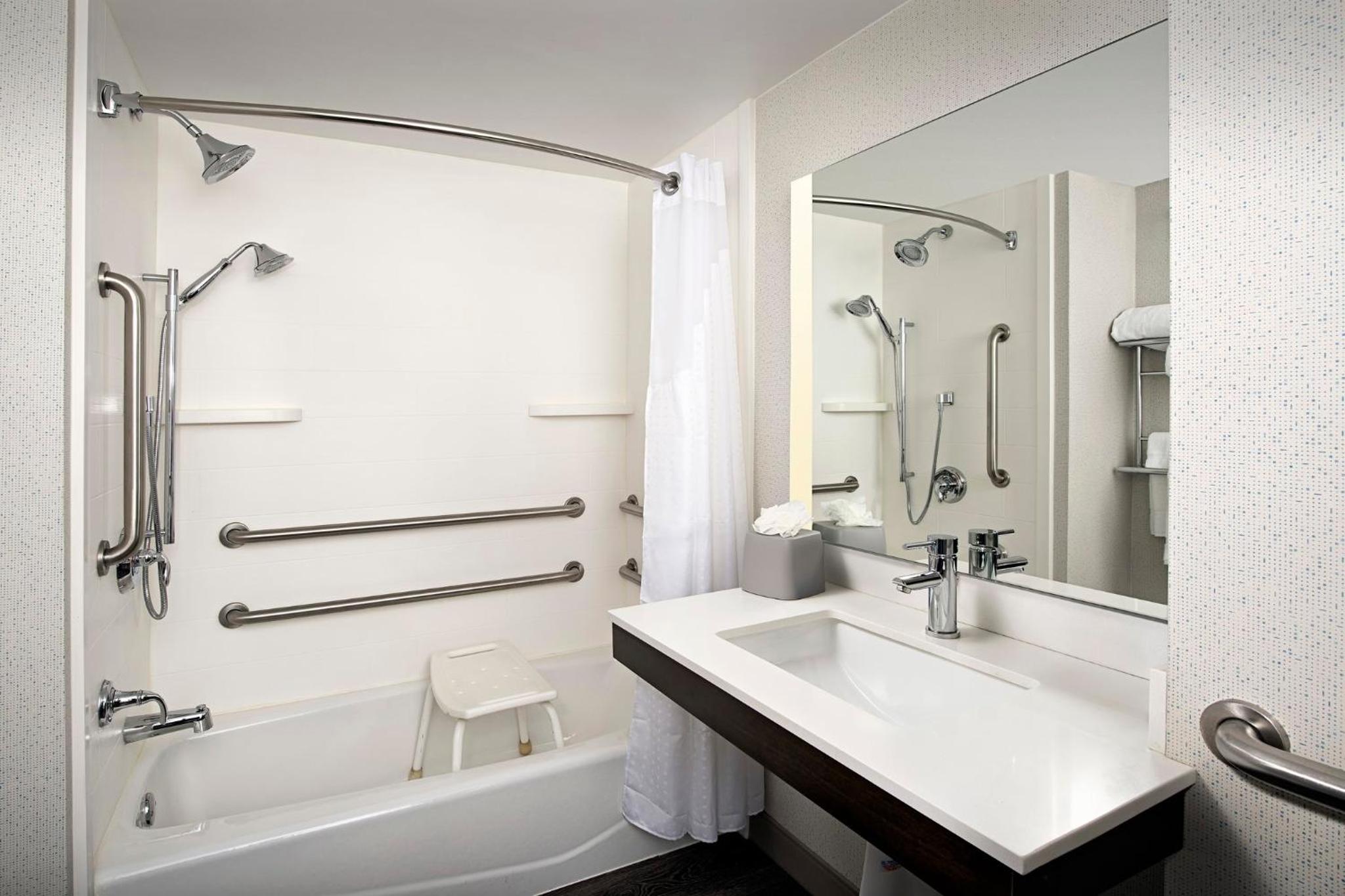 King Room - Mobility Access/Hearing Accessible photo 3