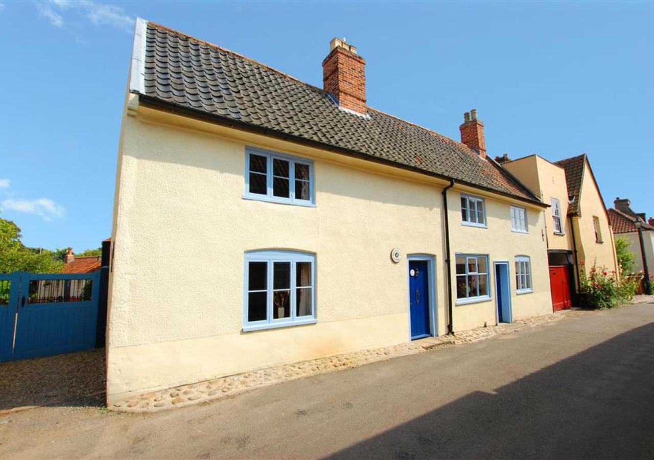 Four-Bedroom House photo 2