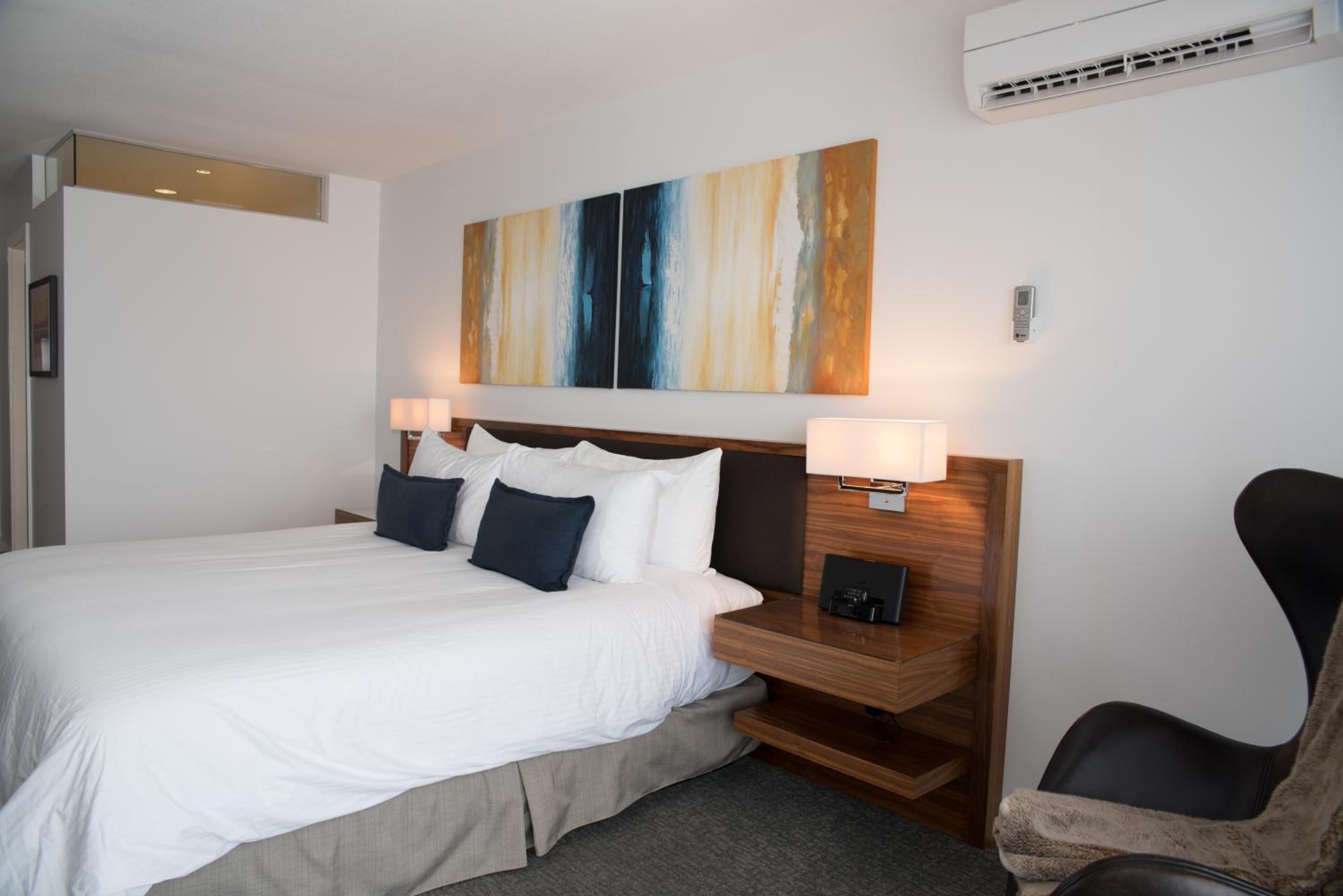 Premium King Room with Ocean View photo 3