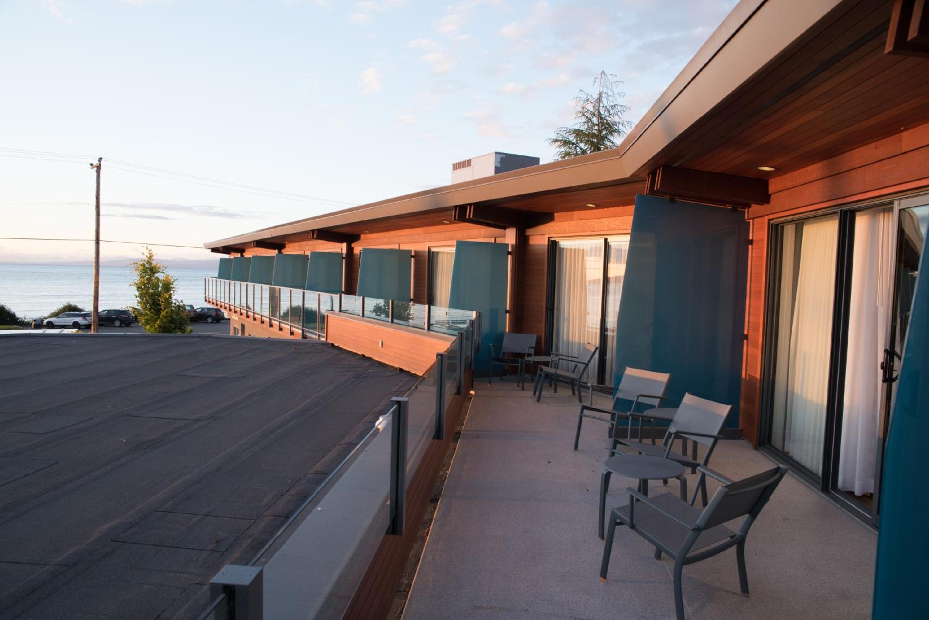 Premium King Room with Ocean View photo 2