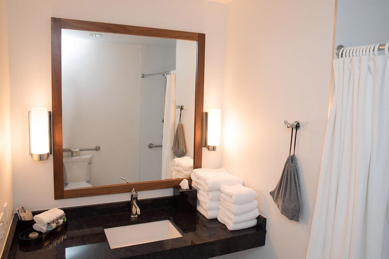 King Room - Accessable photo 3