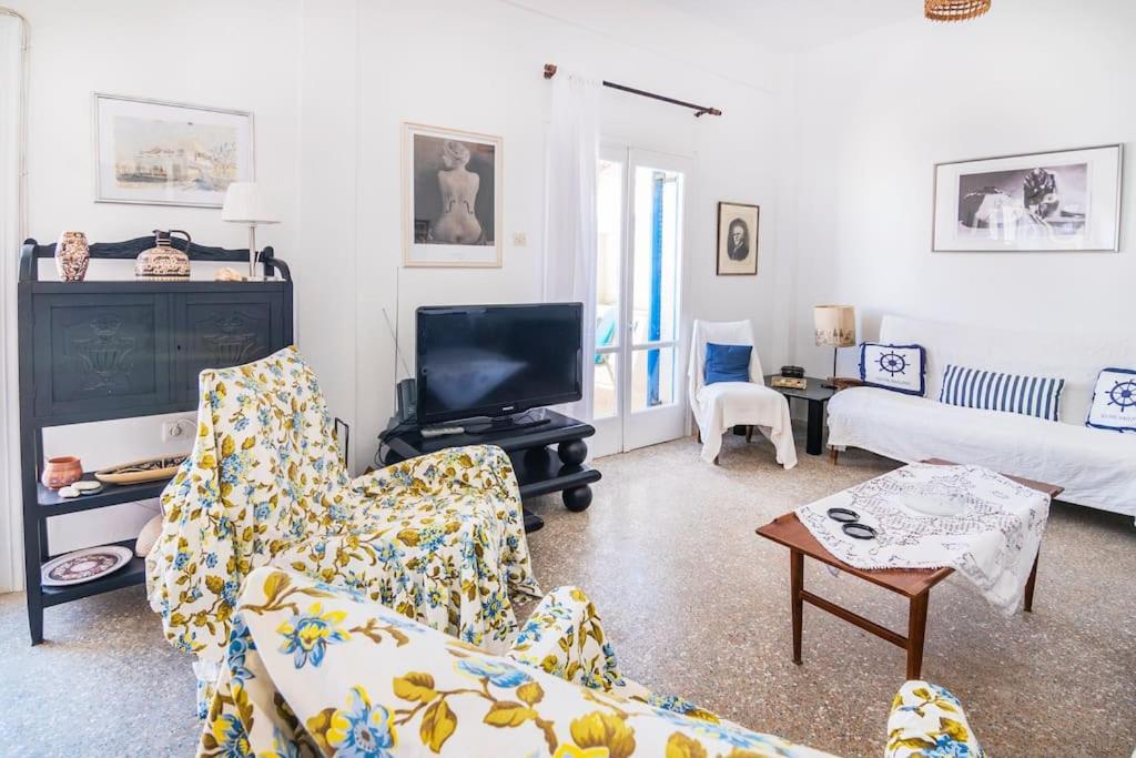 Three-Bedroom Apartment photo 1