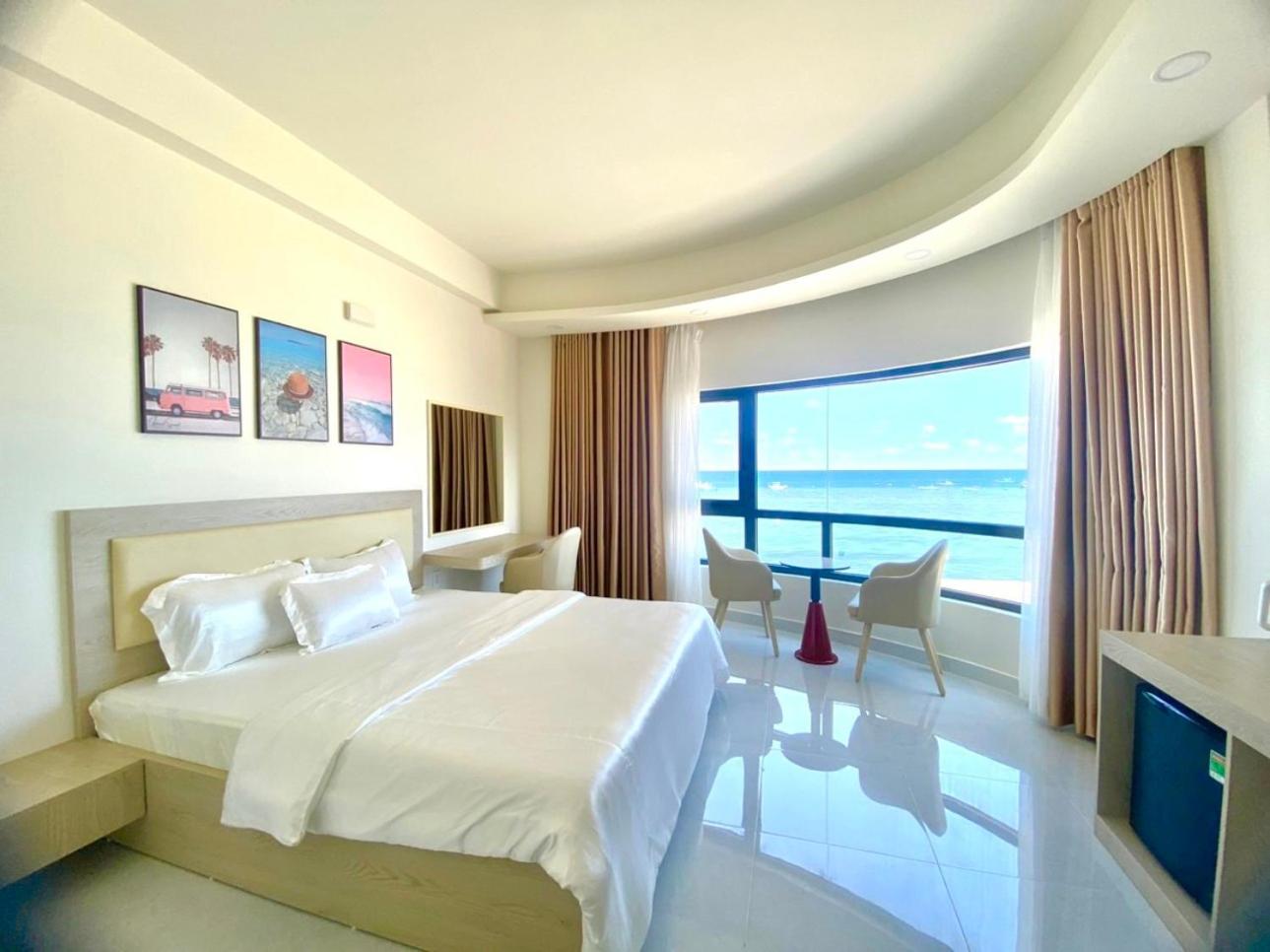 Deluxe Double Room with Sea View photo 2