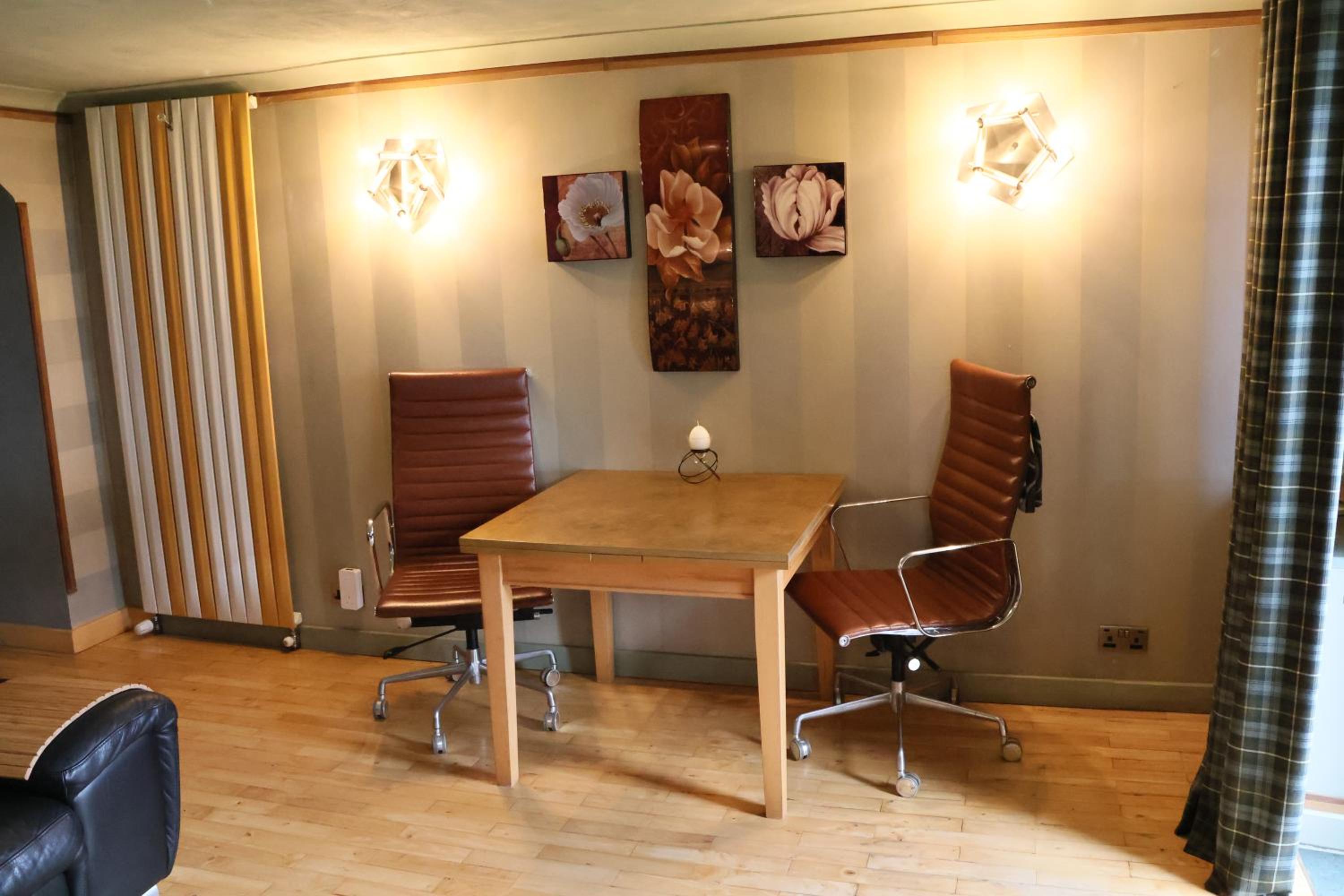 One-Bedroom Apartment - Photo 5
