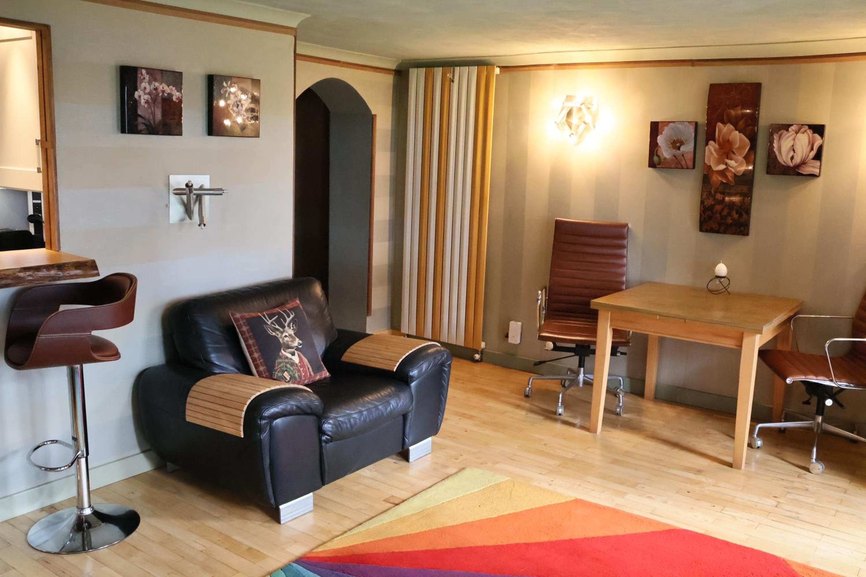 One-Bedroom Apartment - Photo 6