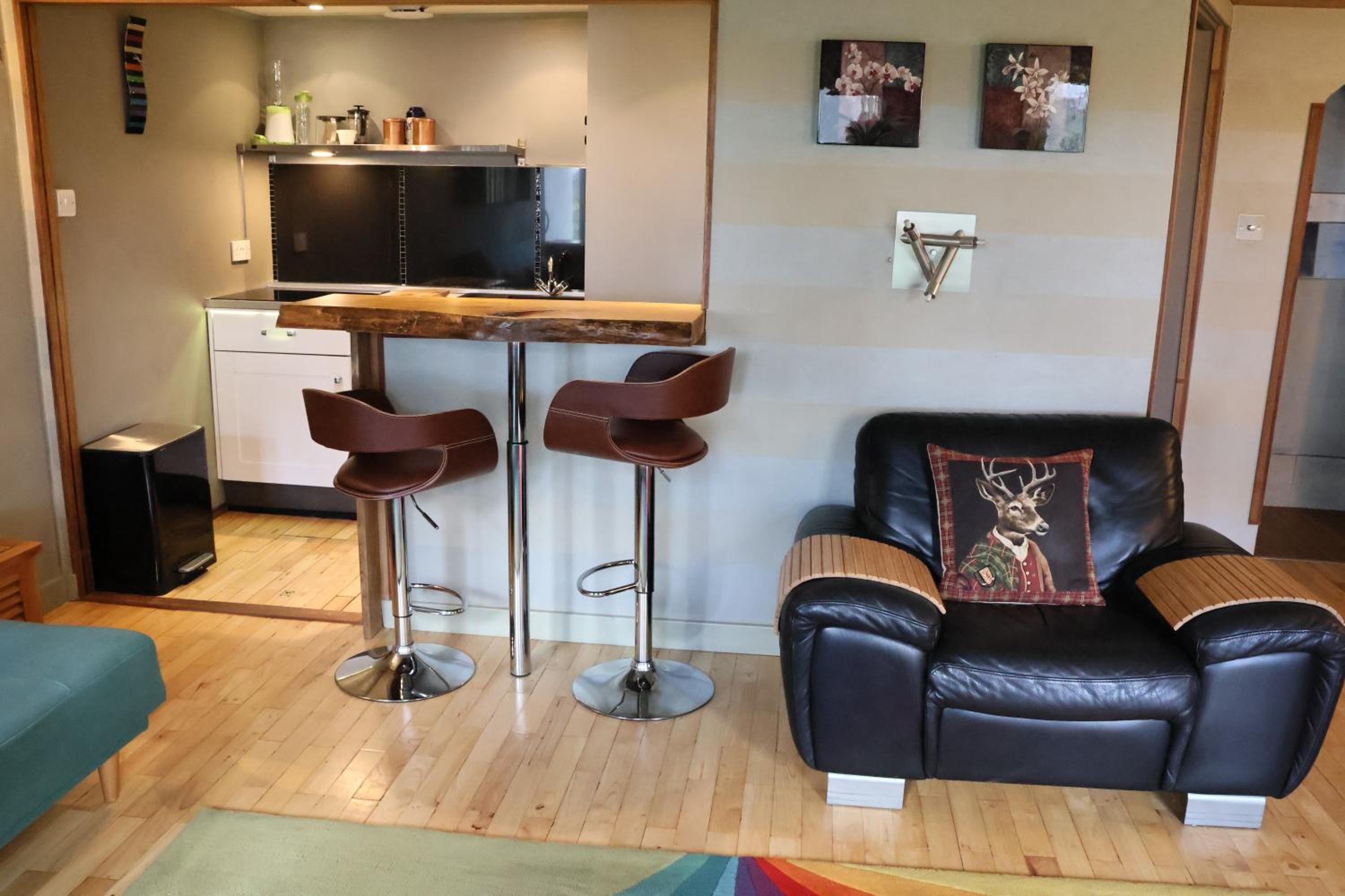 One-Bedroom Apartment - Photo 7