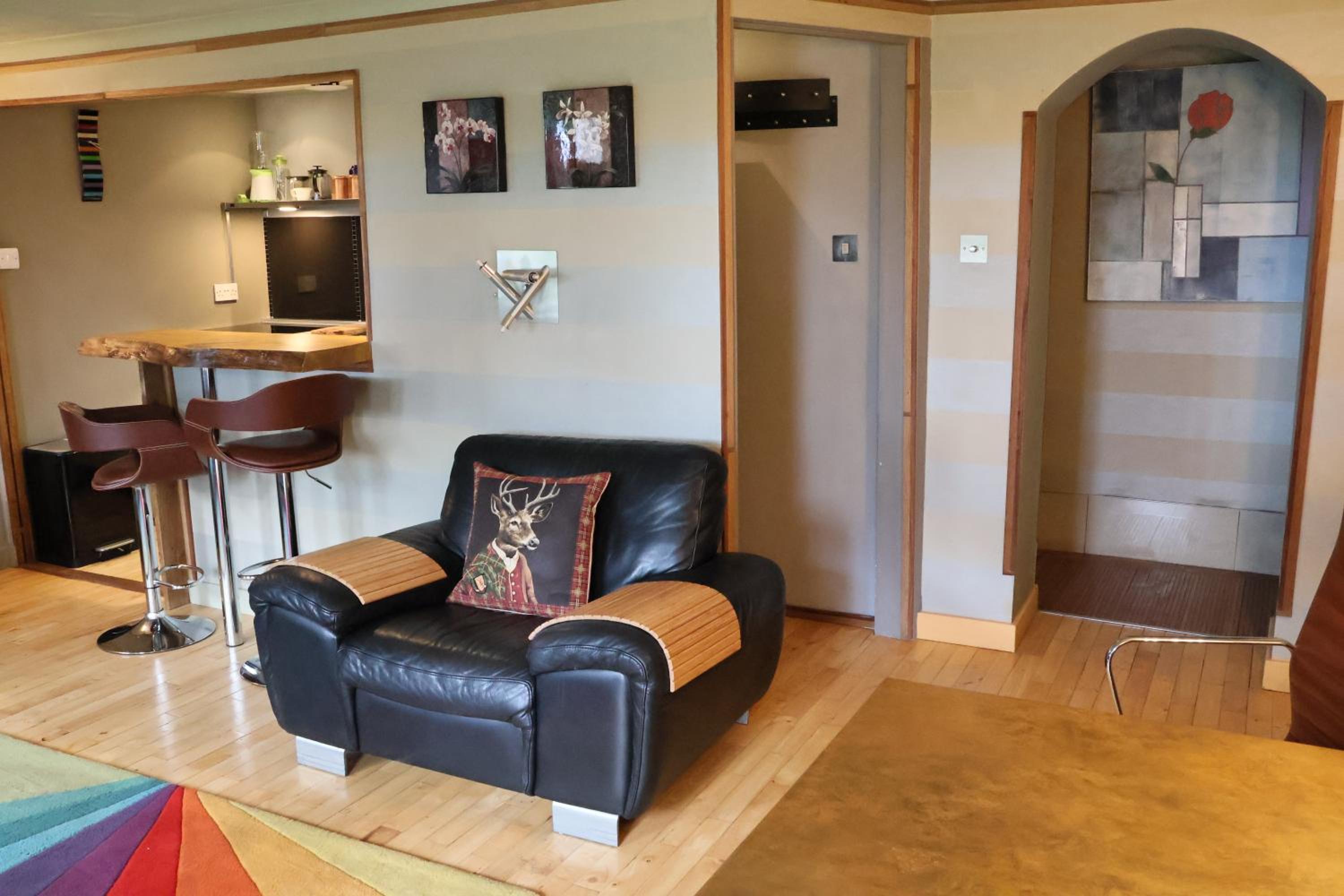 One-Bedroom Apartment - Photo 9