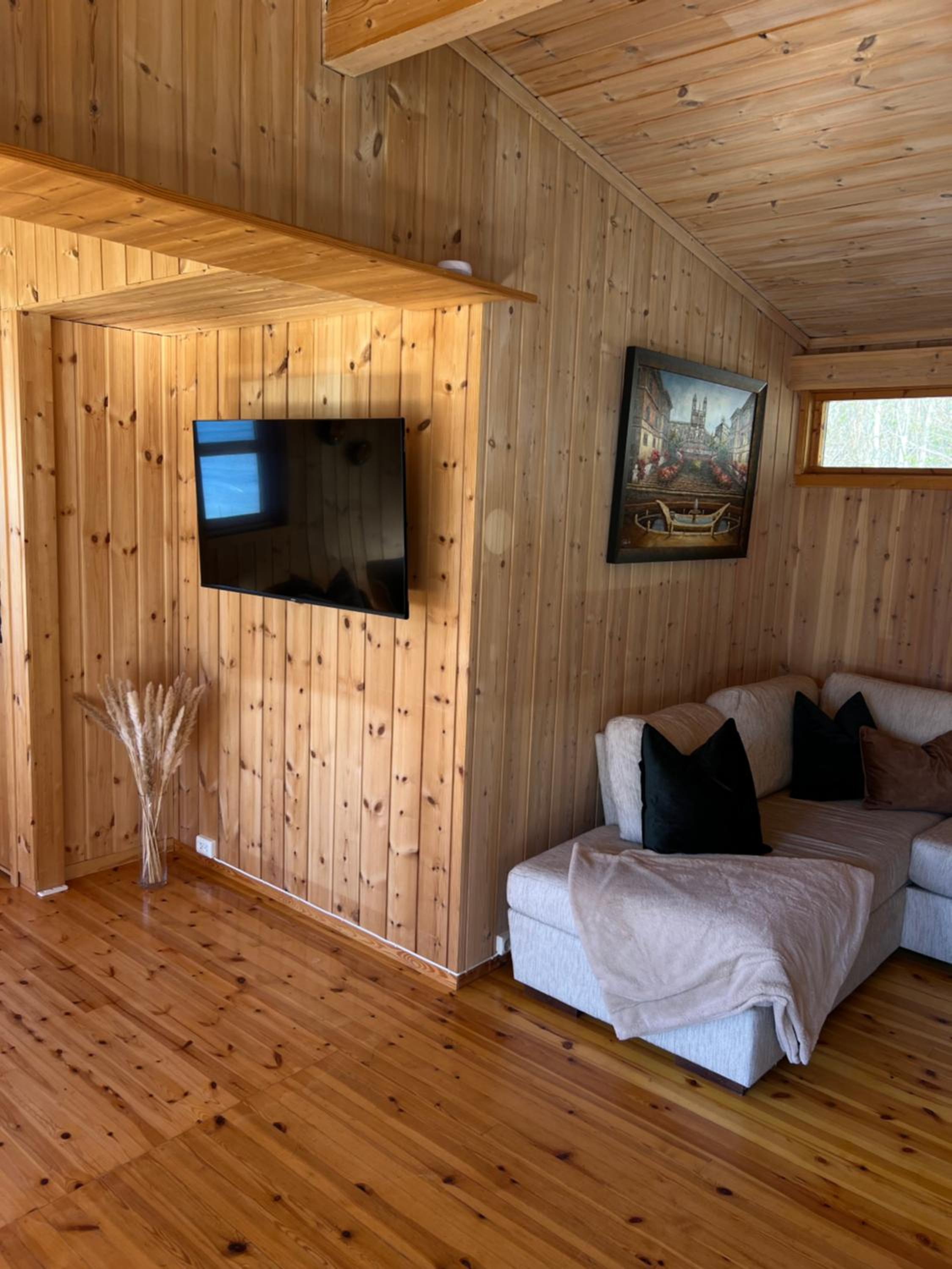 Panorama Superior Three-Bedroom House - Photo 4