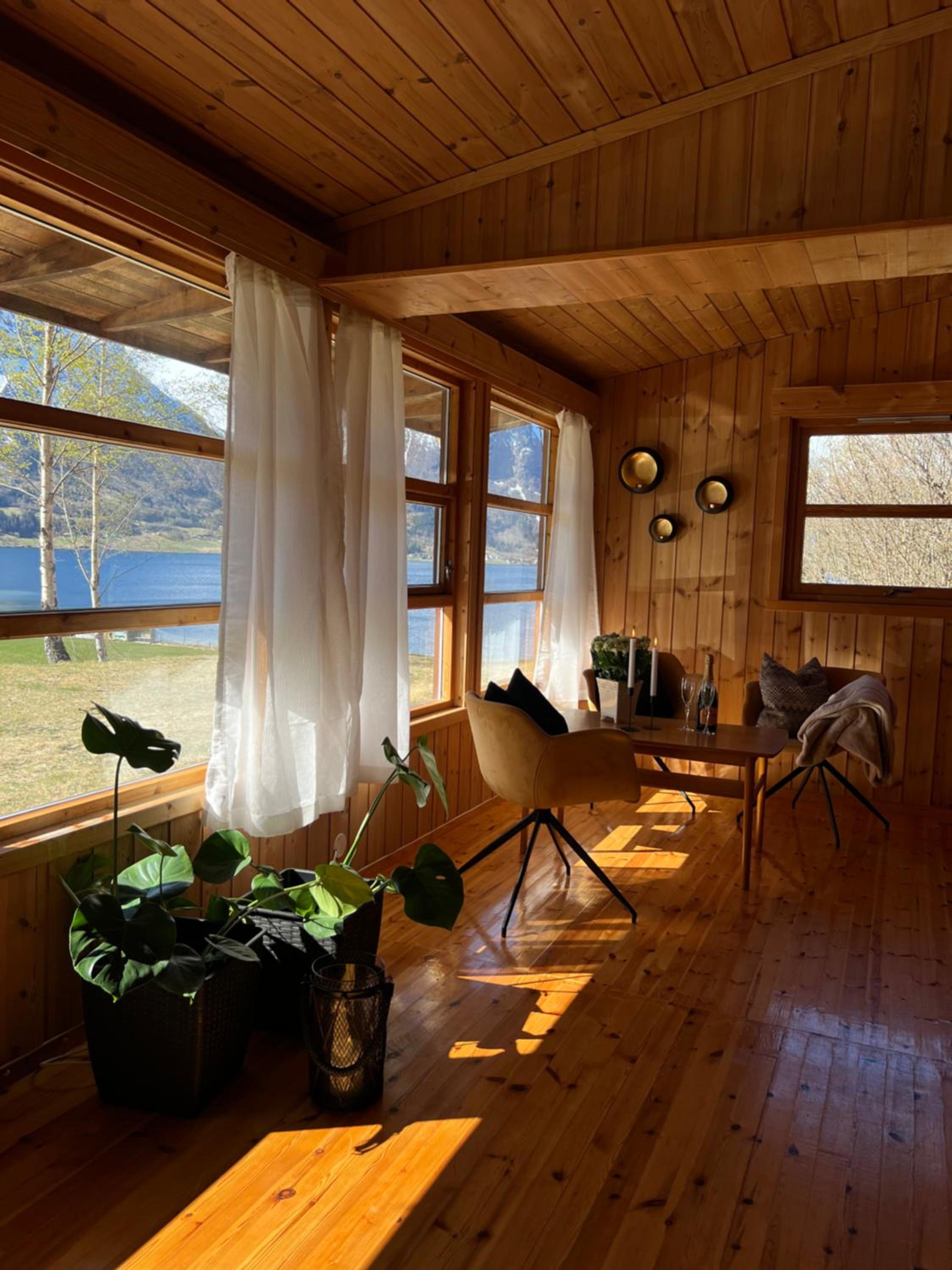 Panorama Superior Three-Bedroom House - Photo 1