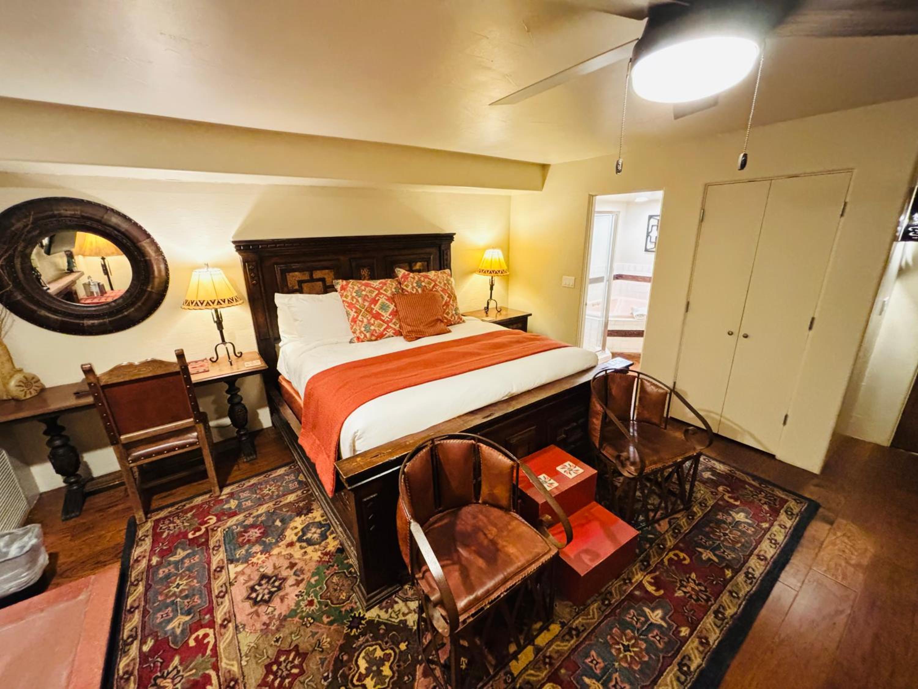 Sacred Feather - Standard King Room - Photo 7