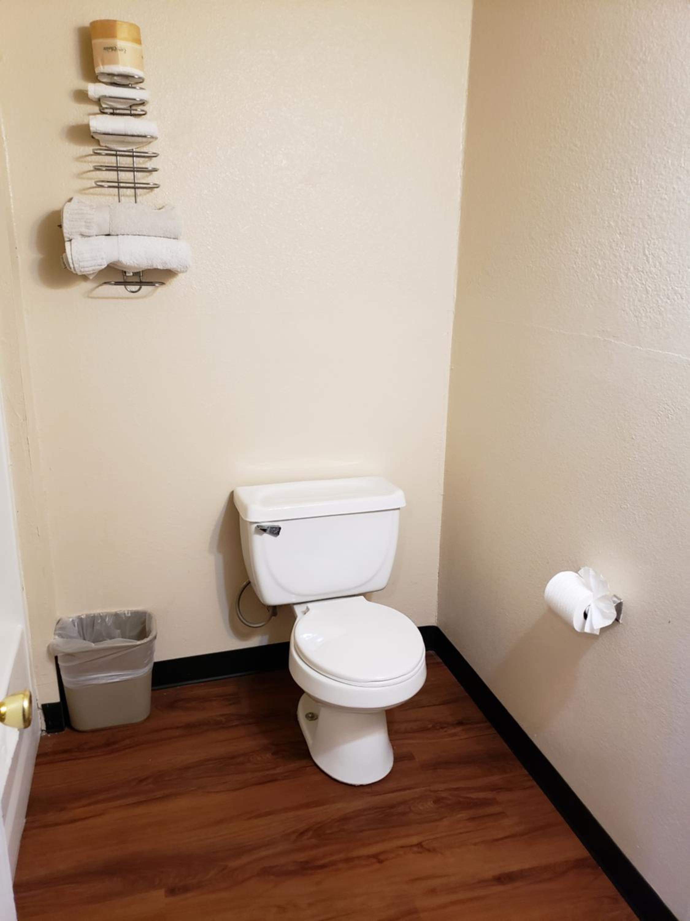 Standard Double Room - Photo 7