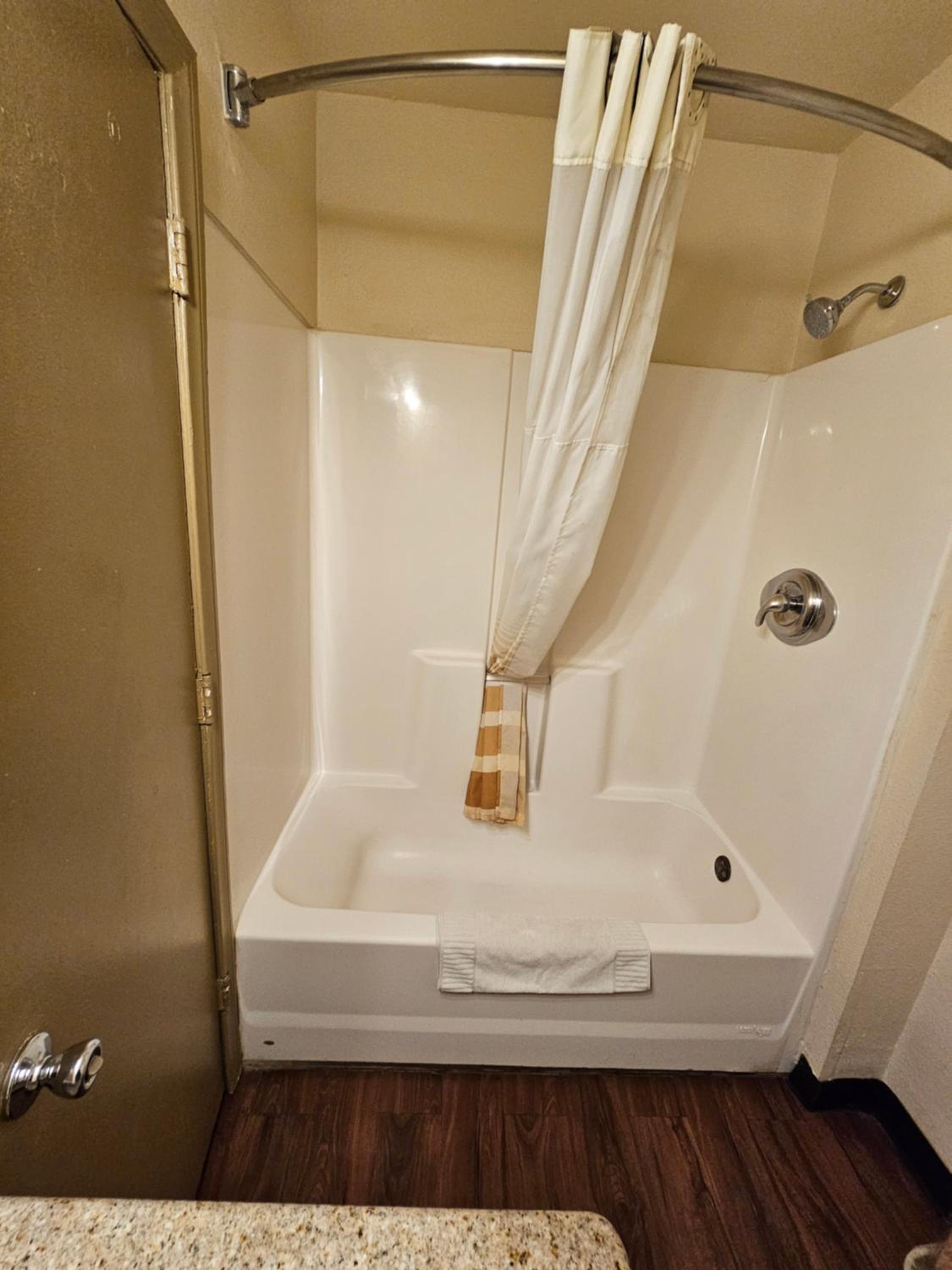 Standard Double Room - Photo 5