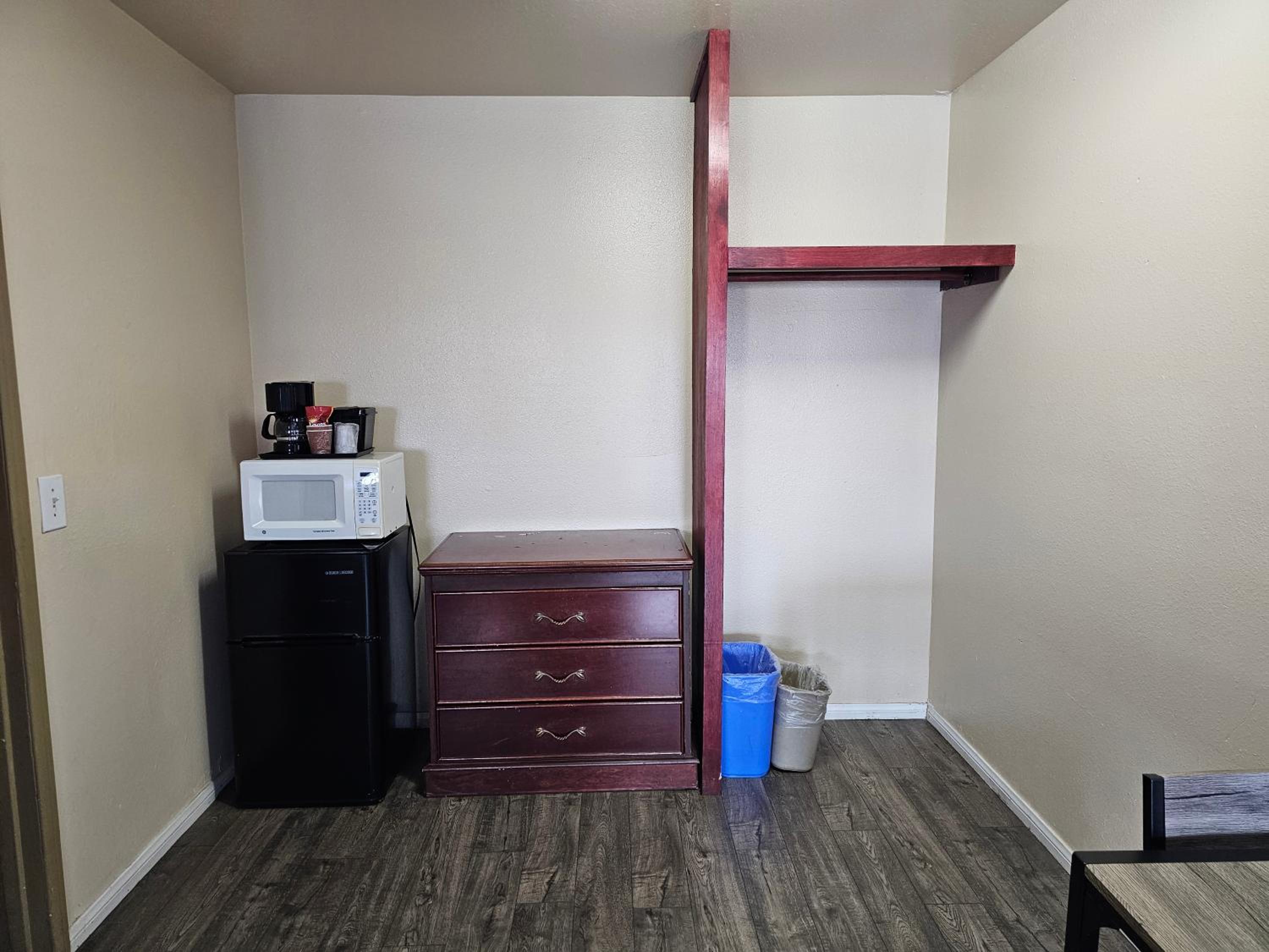Queen Room with Two Queen Beds - Photo 1