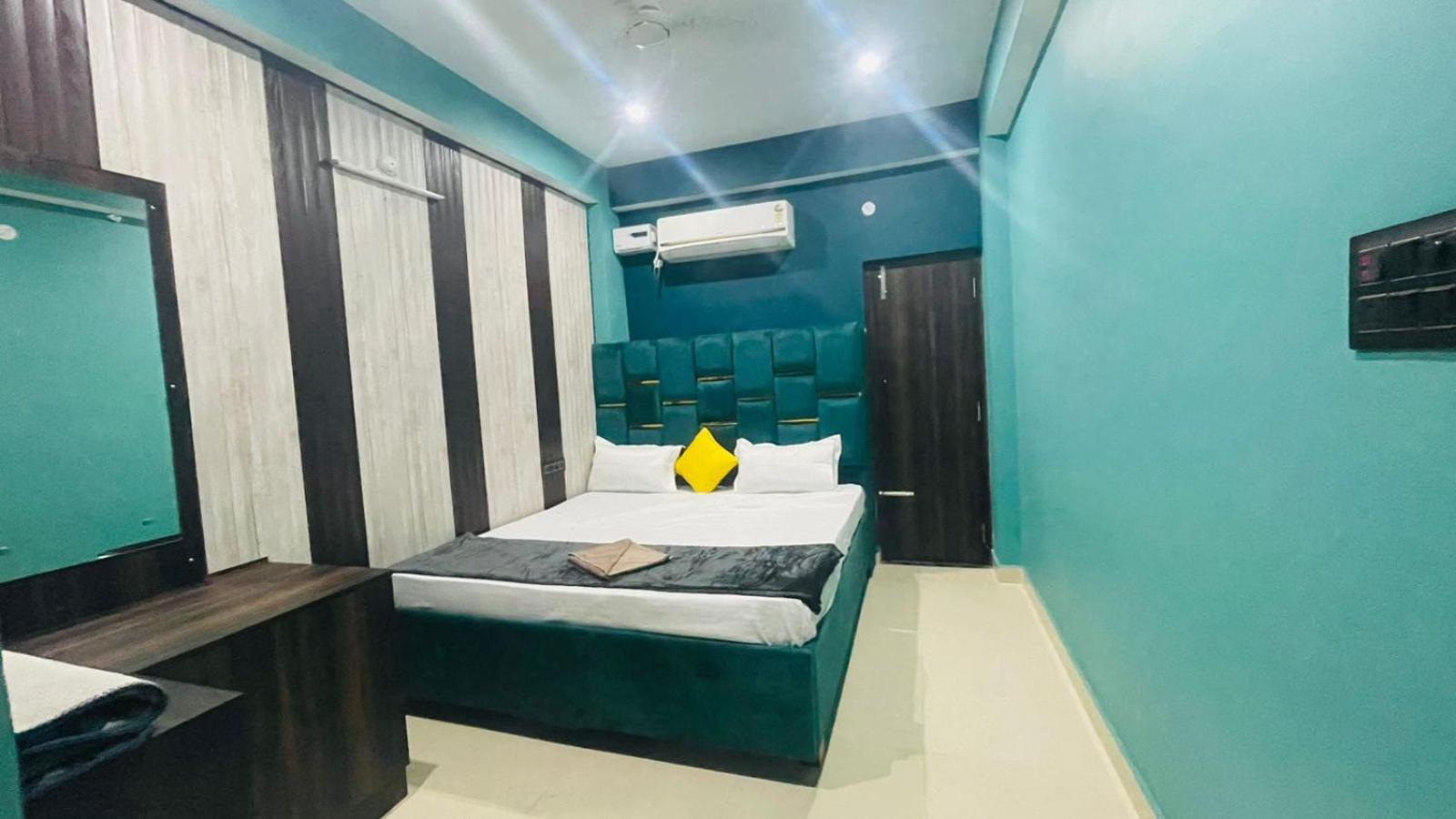 Deluxe Double Room With Balcony photo 2