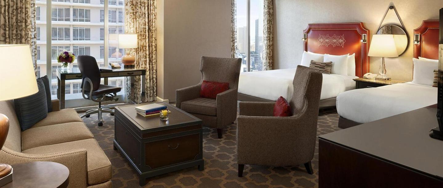 Junior Queen Suite with City View