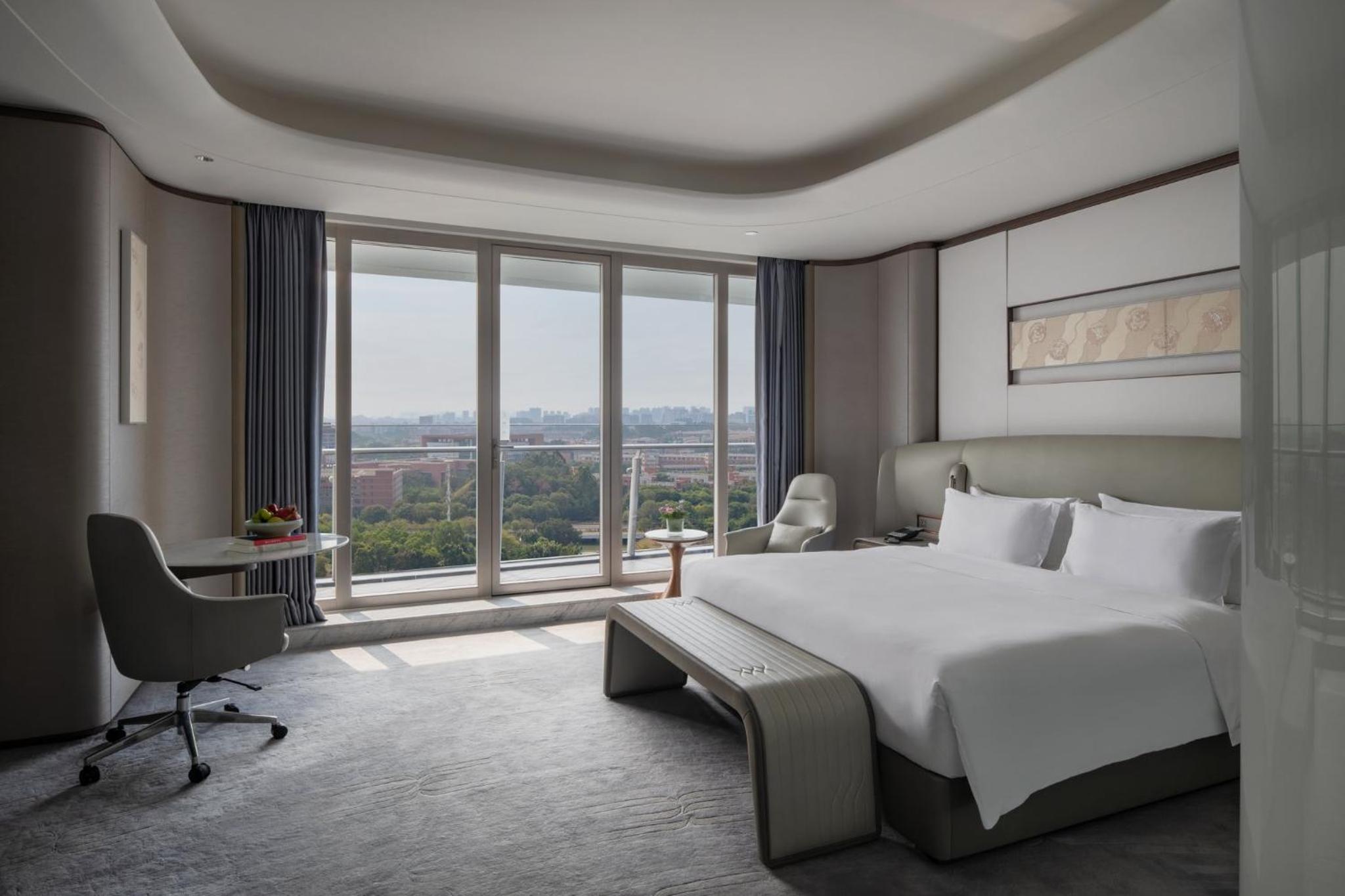 Premium King Room with River View photo 2