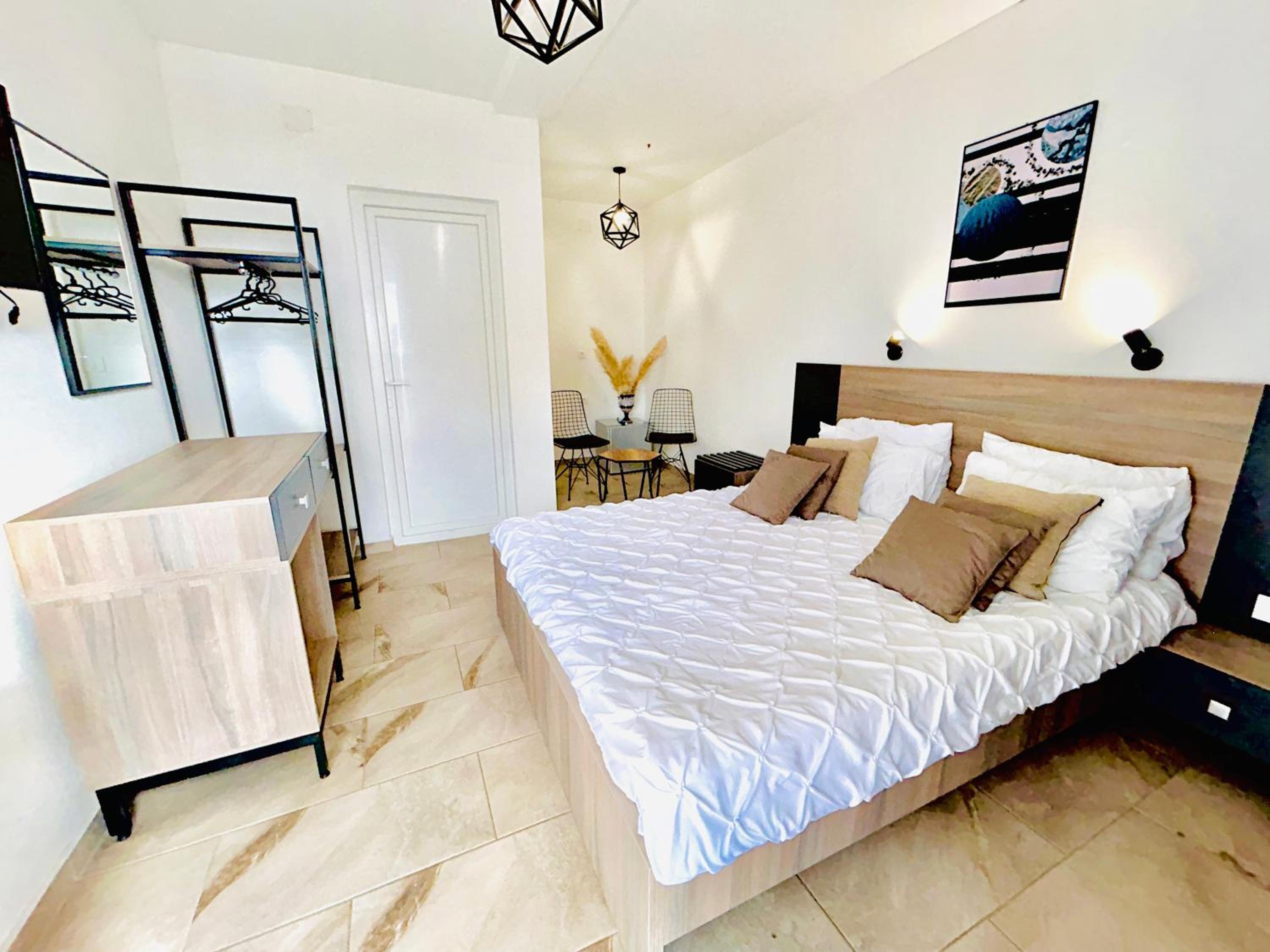 Double Room - Photo 10